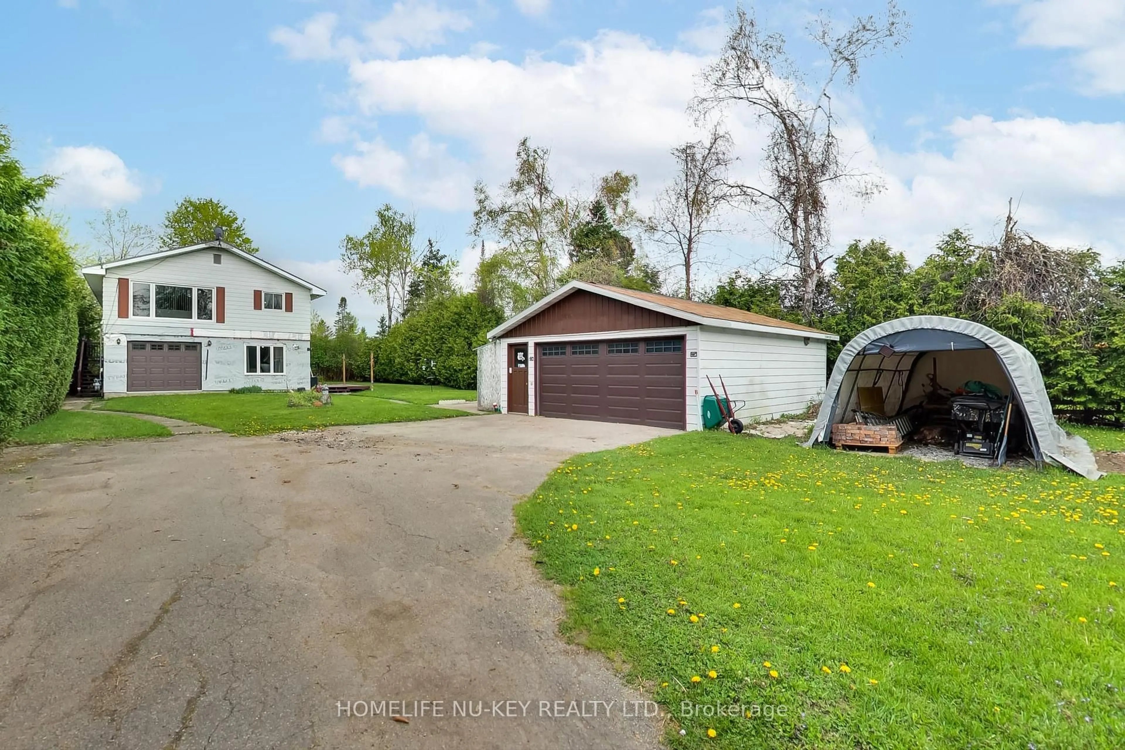 A pic from outside/outdoor area/front of a property/back of a property/a pic from drone, unknown for 2242 Mildred Ave, Innisfil Ontario L9S 2B8