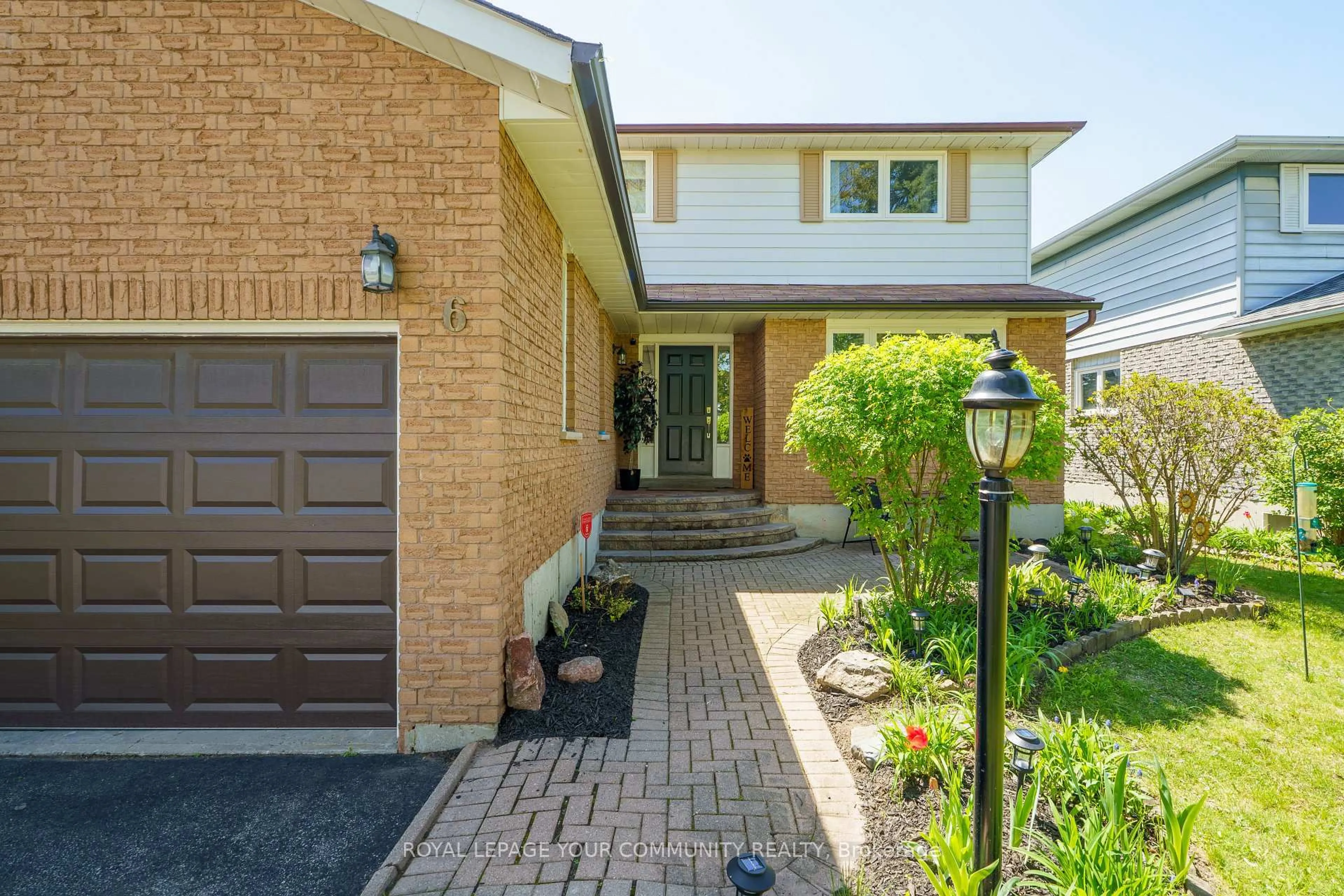 Home with brick exterior material, street for 6 Oakmeadow Blvd, Georgina Ontario L4P 3L1