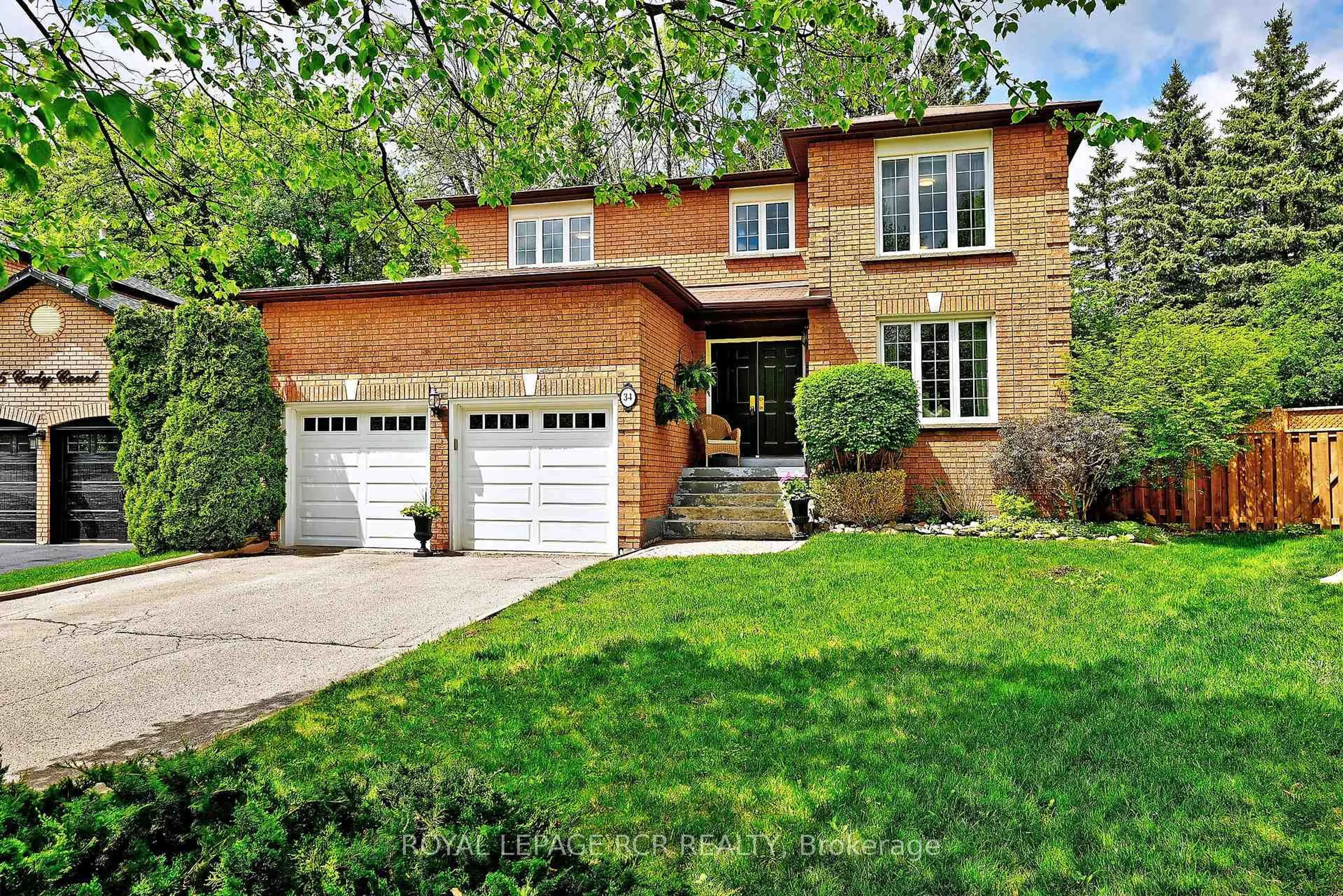 Home with brick exterior material, street for 34 Cady Crt, Aurora Ontario L4G 6S1