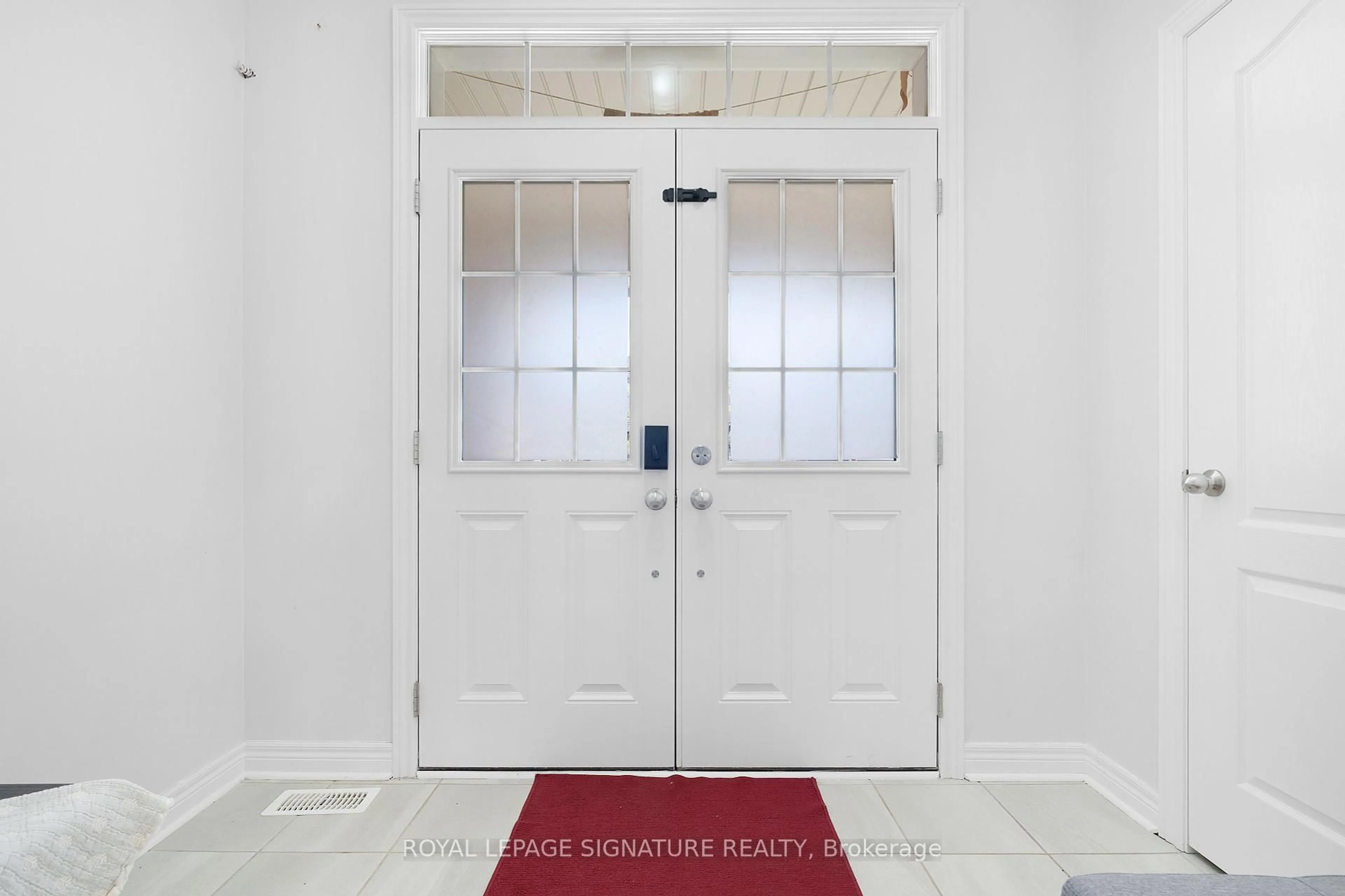Indoor entryway for 135 Mcdonnell Cres, Bradford West Gwillimbury Ontario L3Z 0S8
