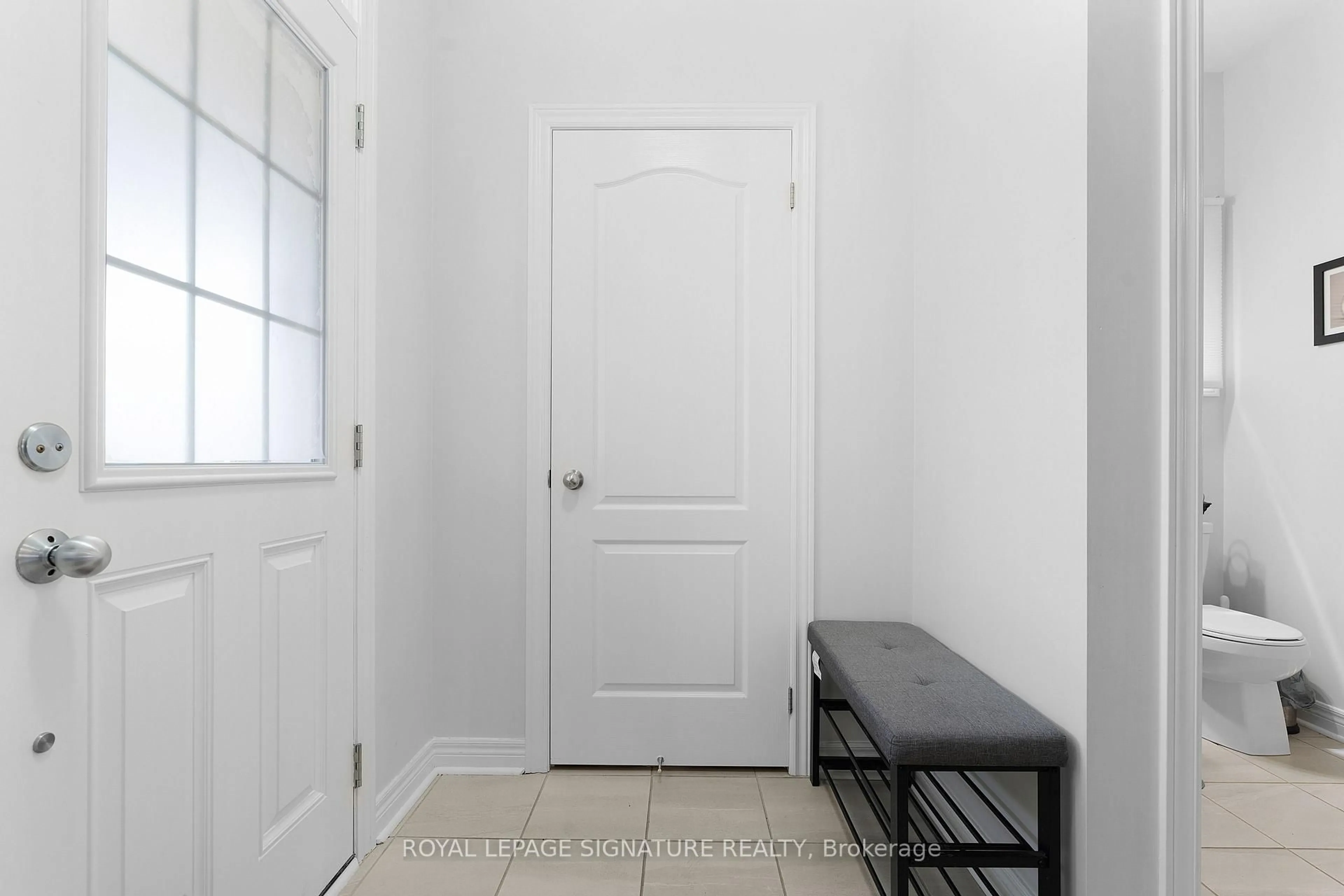 Indoor entryway for 135 Mcdonnell Cres, Bradford West Gwillimbury Ontario L3Z 0S8