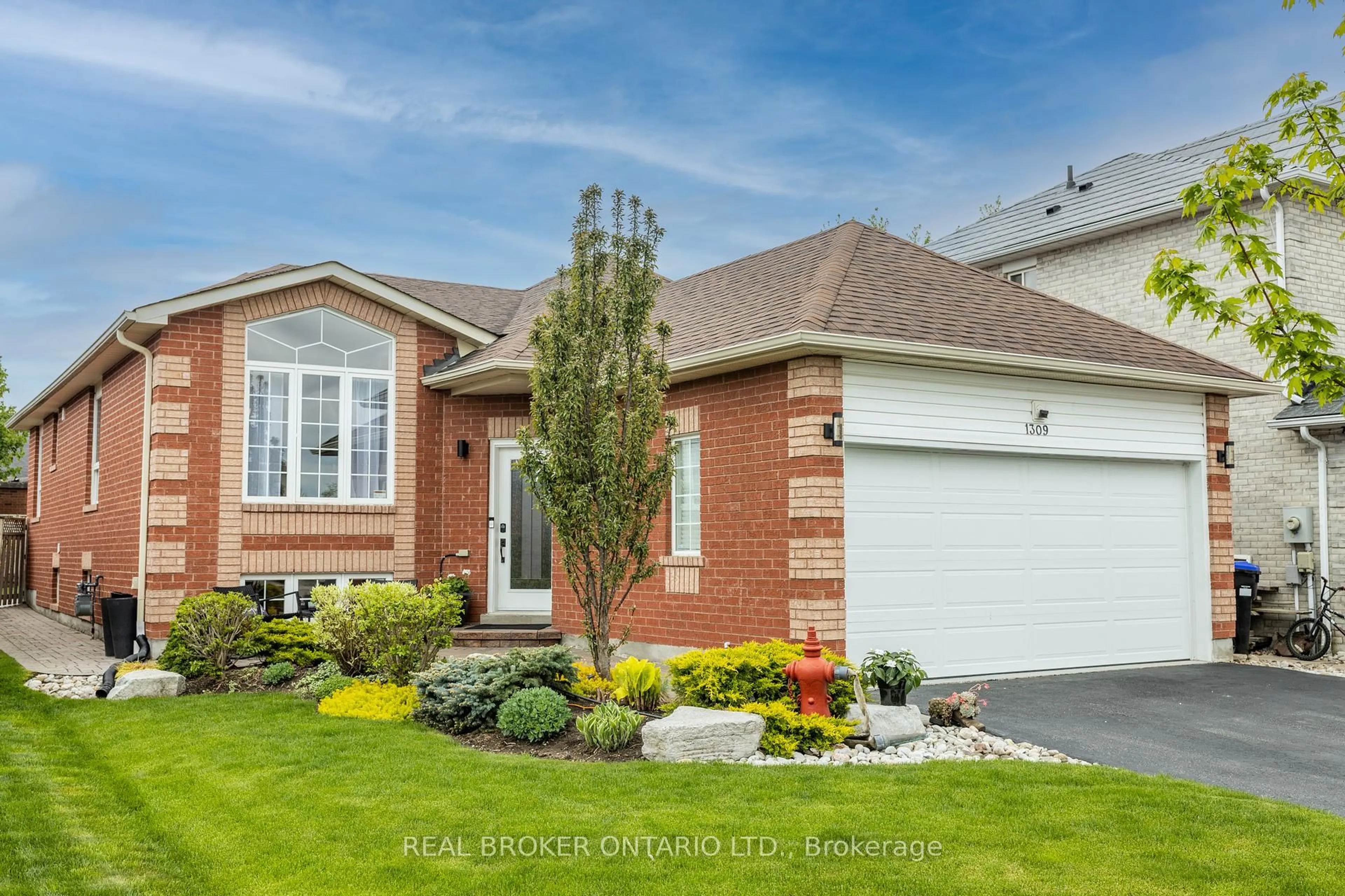 Home with brick exterior material, street for 1309 Vincent Cres, Innisfil Ontario L9S 1Z8