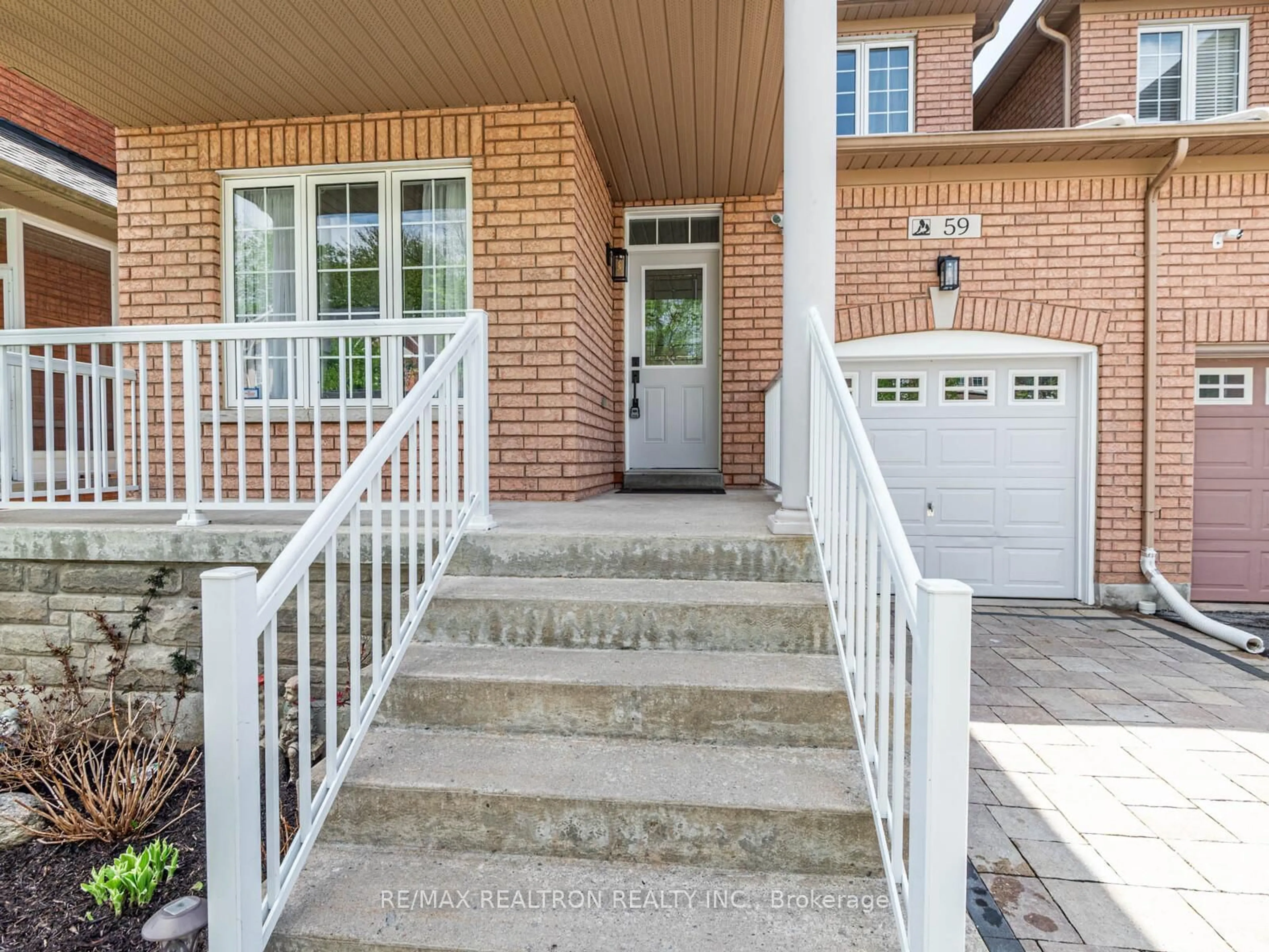 Indoor entryway for 59 Dovetail Dr, Richmond Hill Ontario L4E 5A9