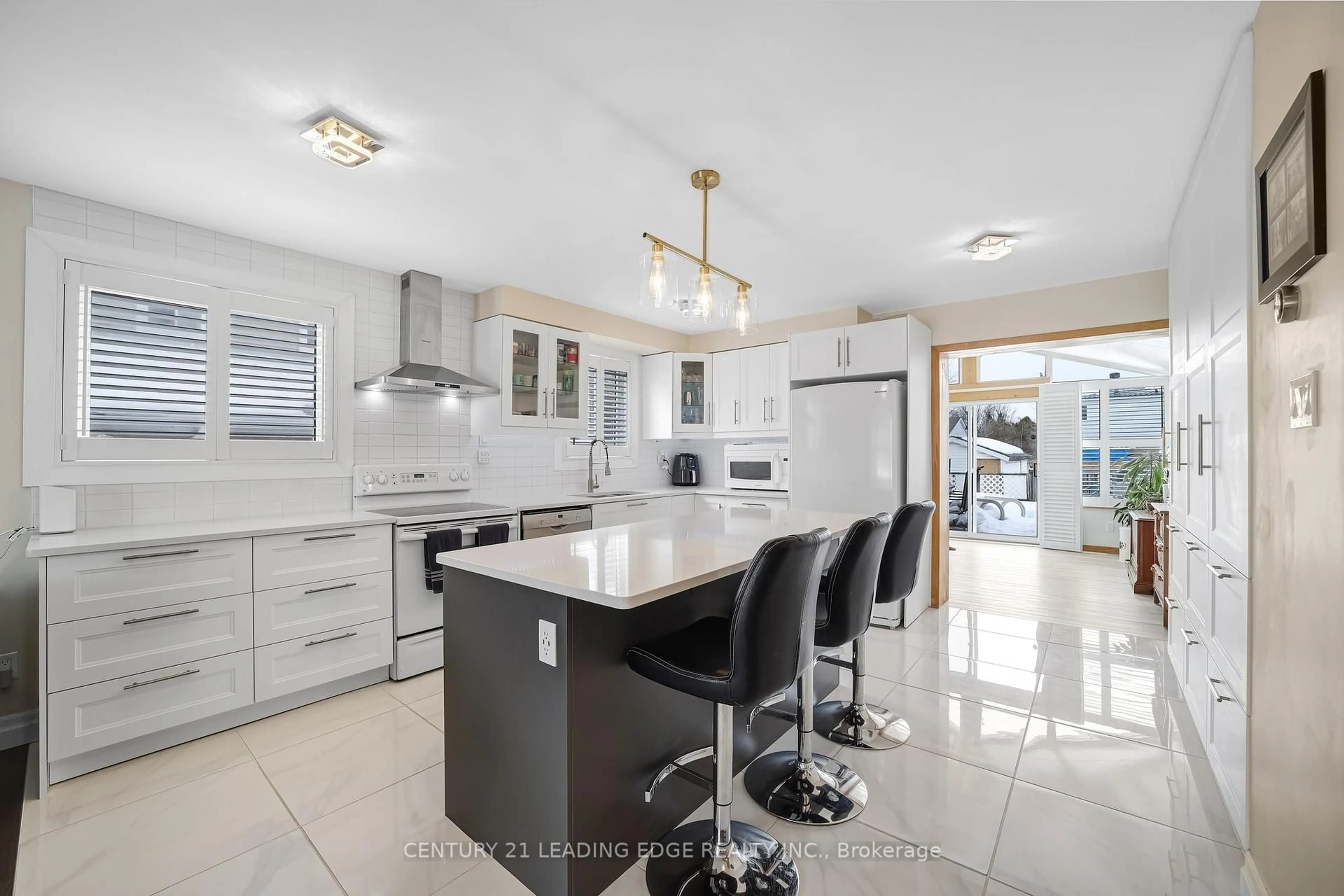 Open concept kitchen, ceramic/tile floor for 12 Mckeown St, New Tecumseth Ontario L0G 1A0