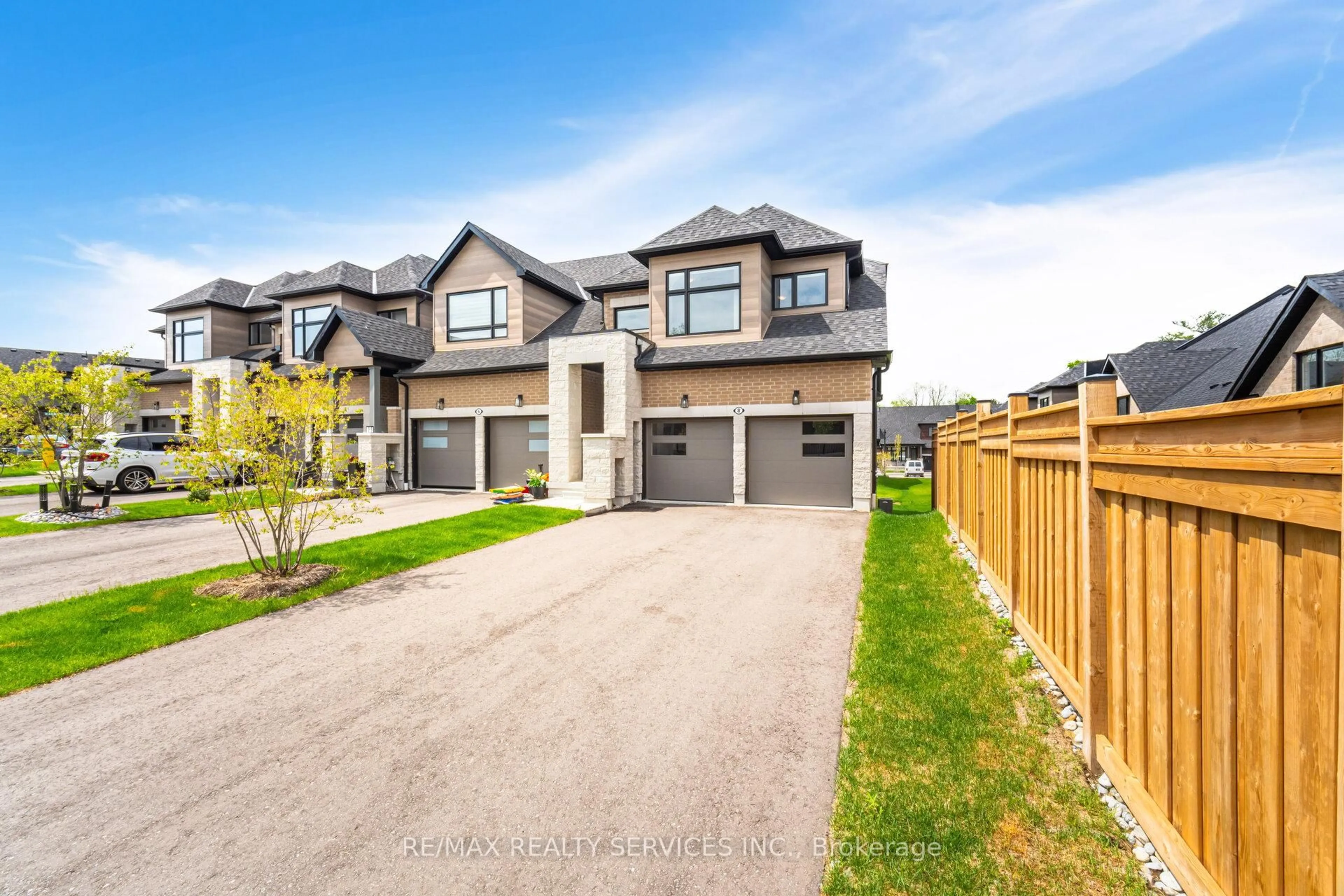 A pic from outside/outdoor area/front of a property/back of a property/a pic from drone, street for 8 Lois Torrance Tr, Uxbridge Ontario L9P 0R9