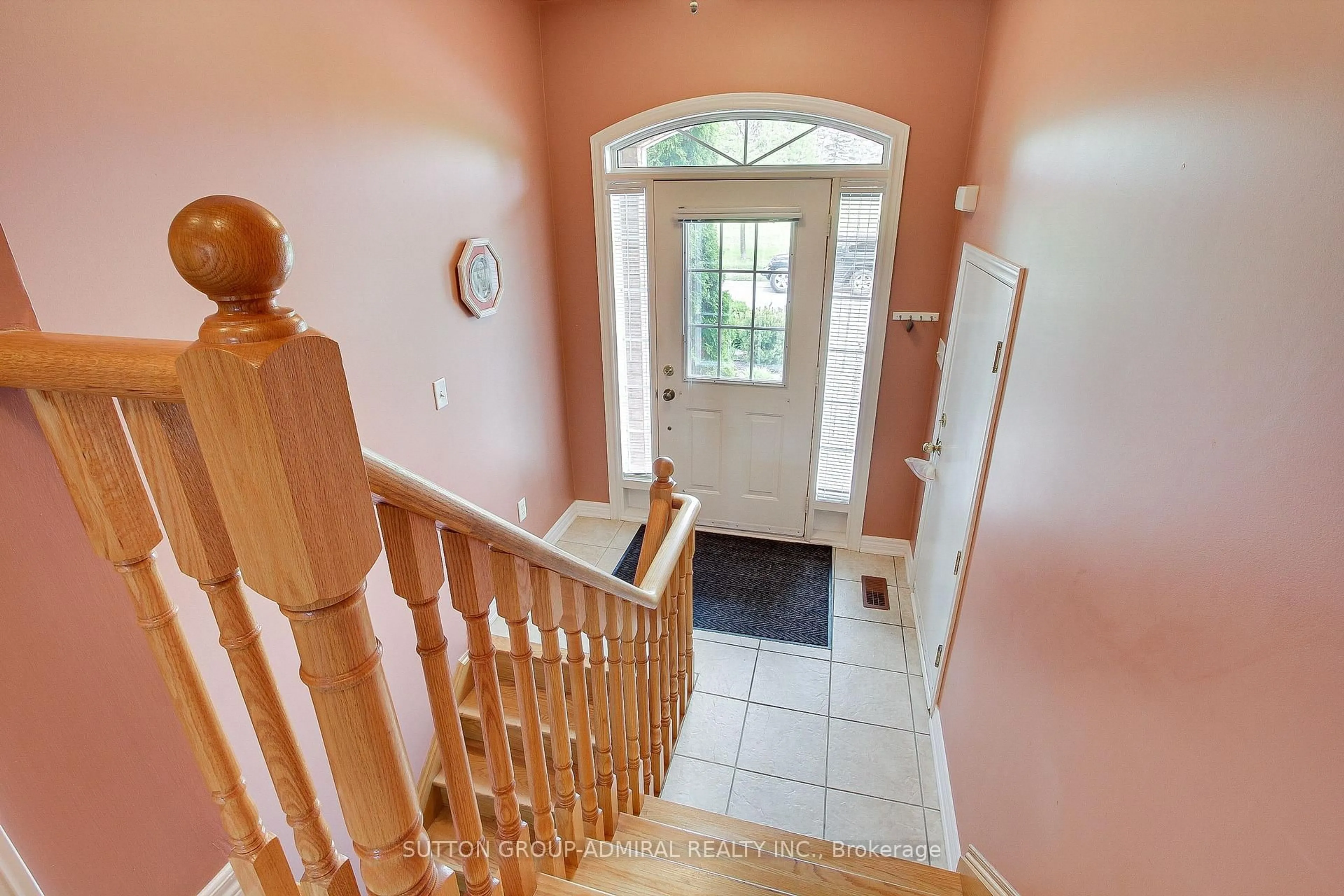 Indoor foyer for 90 Guery Cres, Vaughan Ontario L4L 9P5