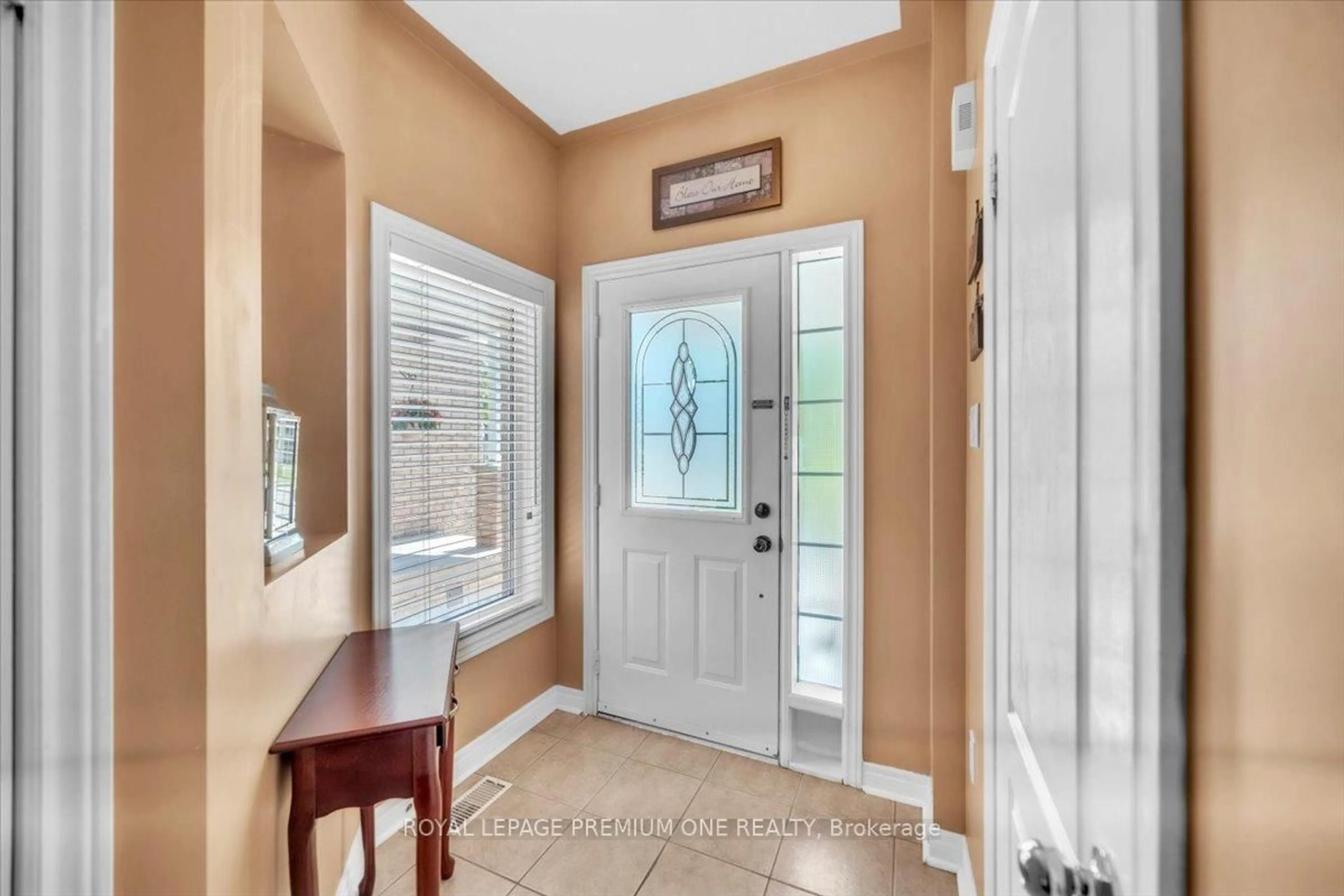 Indoor entryway for 97 Blackthorn Dr, Vaughan Ontario L6A 3N2