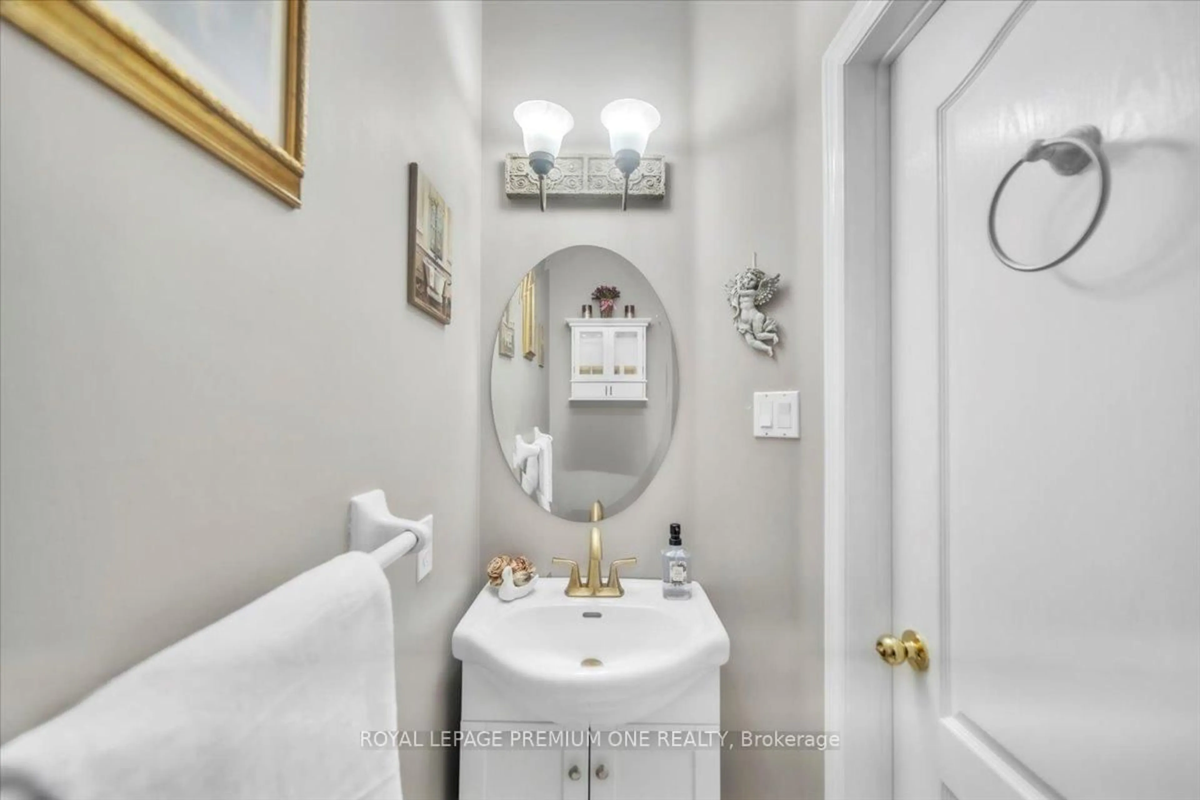 Standard bathroom, ceramic/tile floor for 97 Blackthorn Dr, Vaughan Ontario L6A 3N2