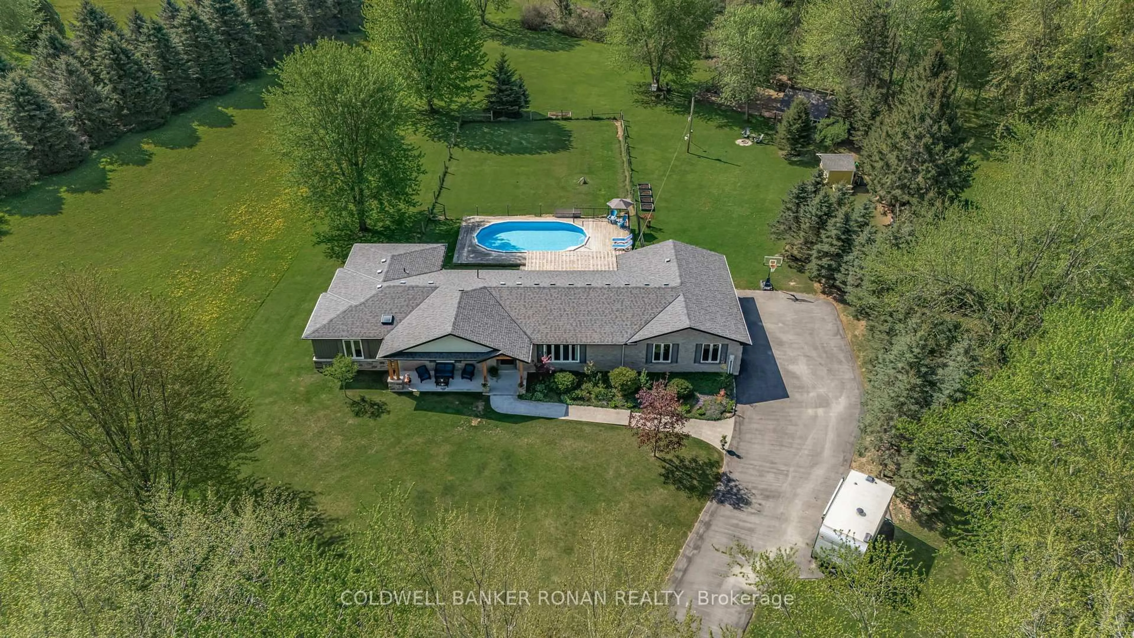 A pic from outside/outdoor area/front of a property/back of a property/a pic from drone, water/lake/river/ocean view for 6349 12th Line, New Tecumseth Ontario L9R 1V4