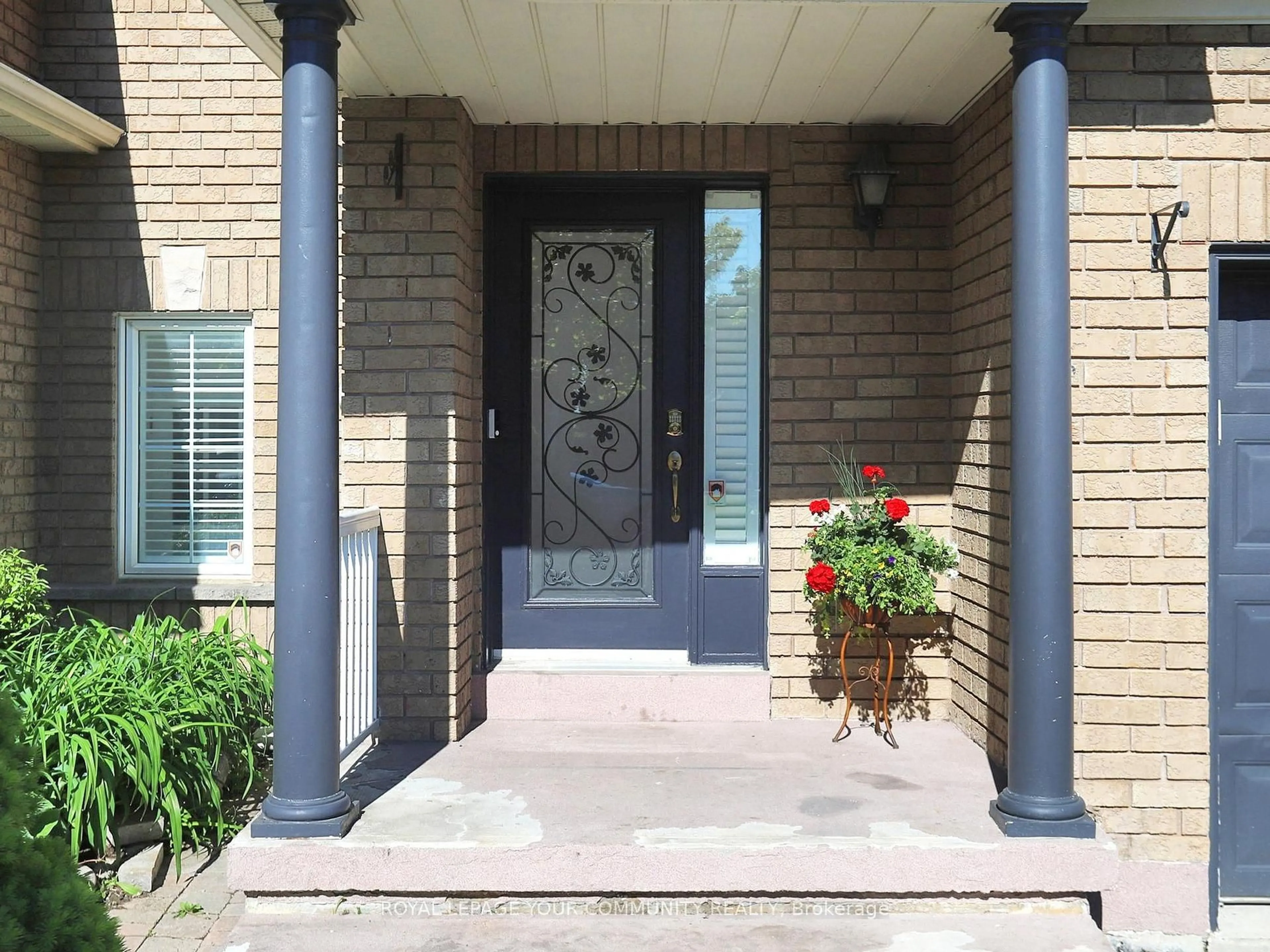 Indoor entryway for 15 Walkview Cres, Richmond Hill Ontario L4E 4H5