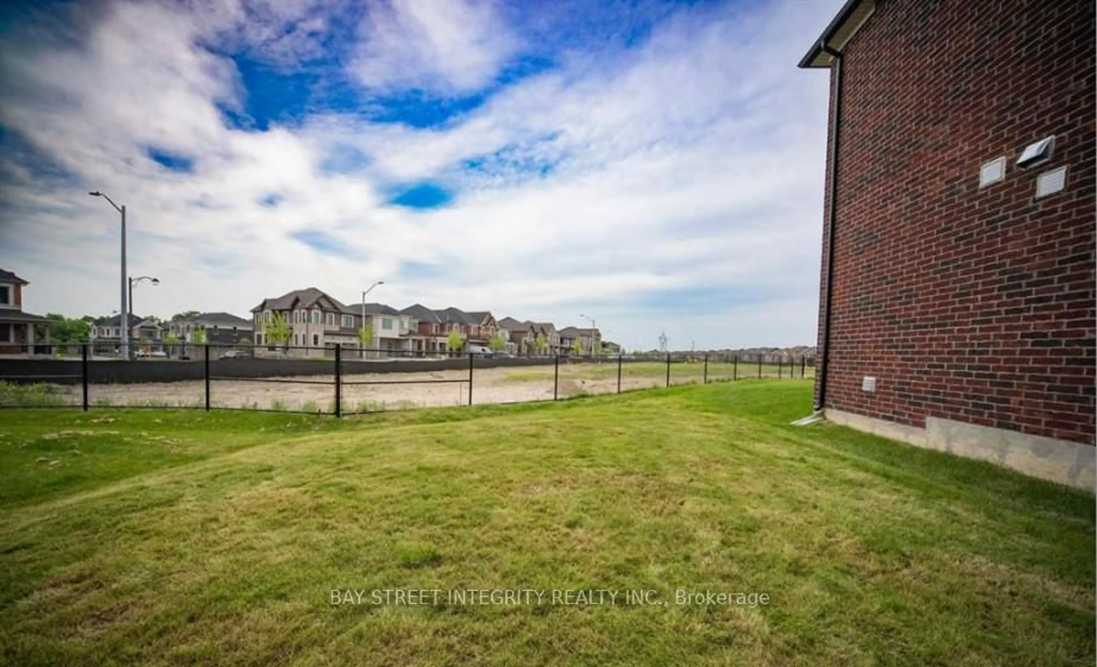 A pic from outside/outdoor area/front of a property/back of a property/a pic from drone, water/lake/river/ocean view for 5 Erin Ridge Crt, Markham Ontario L6C 1A6