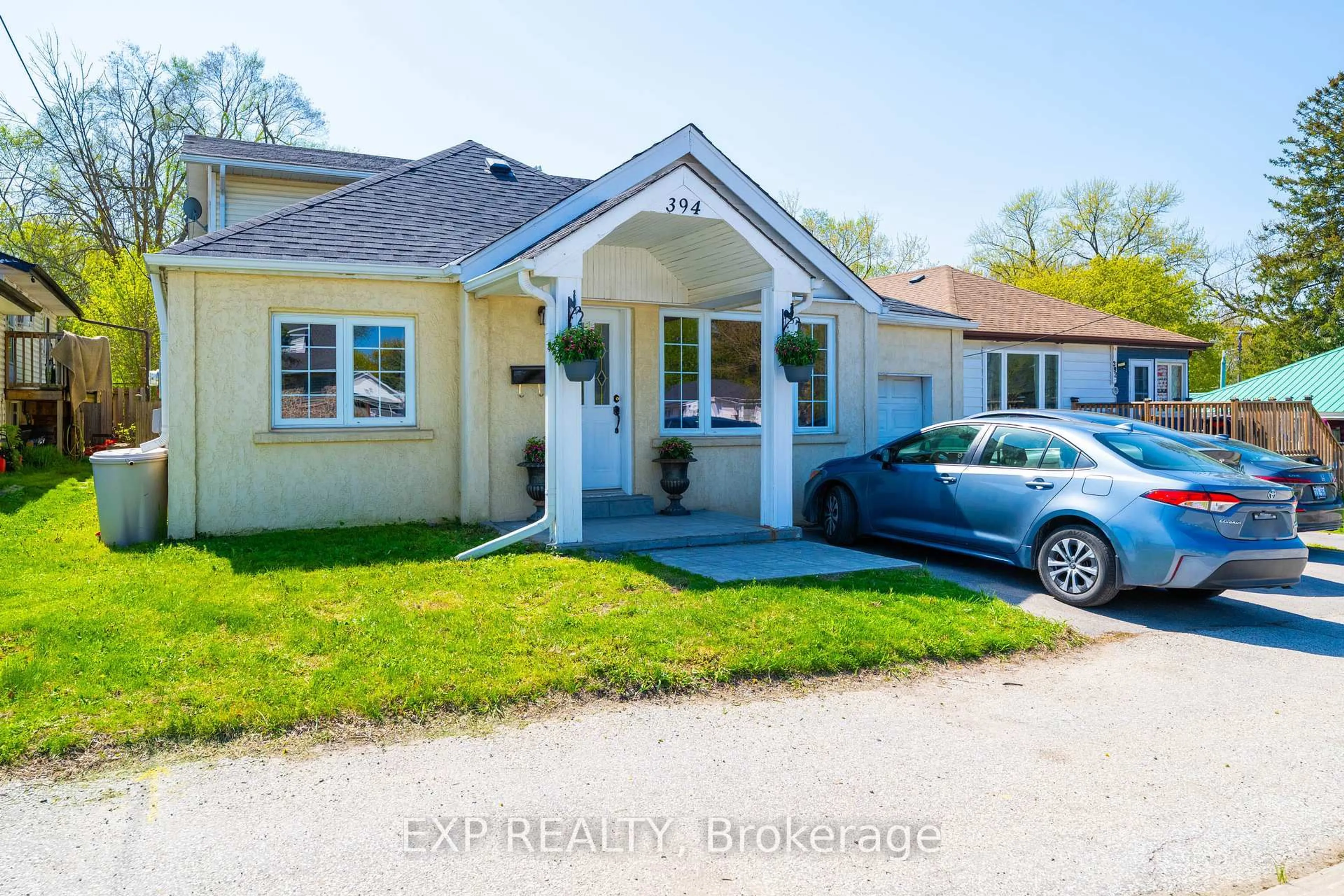A pic from outside/outdoor area/front of a property/back of a property/a pic from drone, street for 394 The Queensway St, Georgina Ontario L4P 2C5
