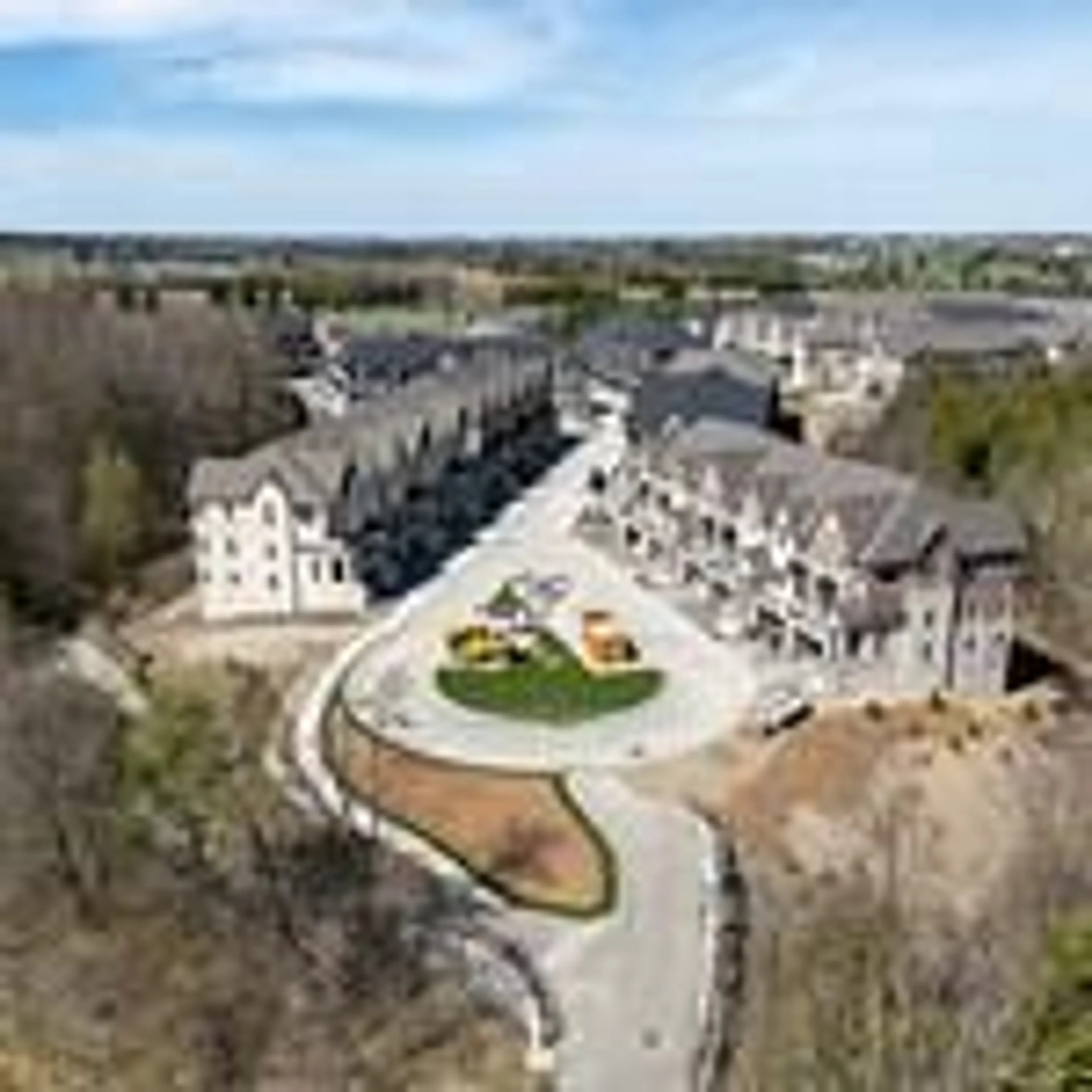 A pic from outside/outdoor area/front of a property/back of a property/a pic from drone, unknown for 87 West Village Lane, Markham Ontario L6C 3L5