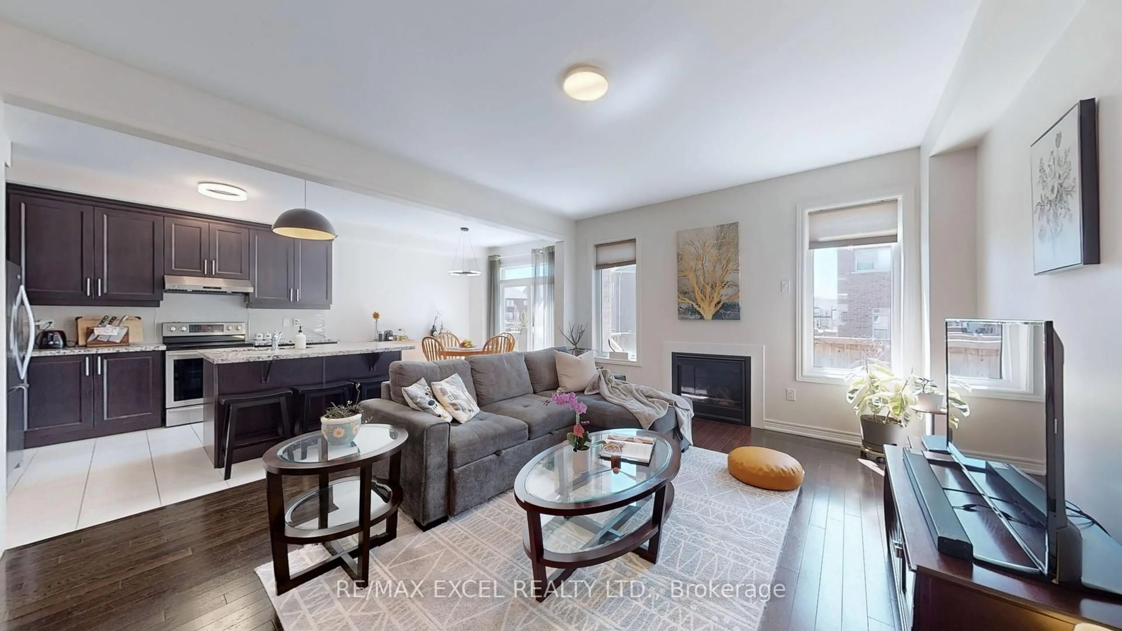 Living room with furniture, wood/laminate floor for 75 Chouinard Way, Aurora Ontario L4G 7C4