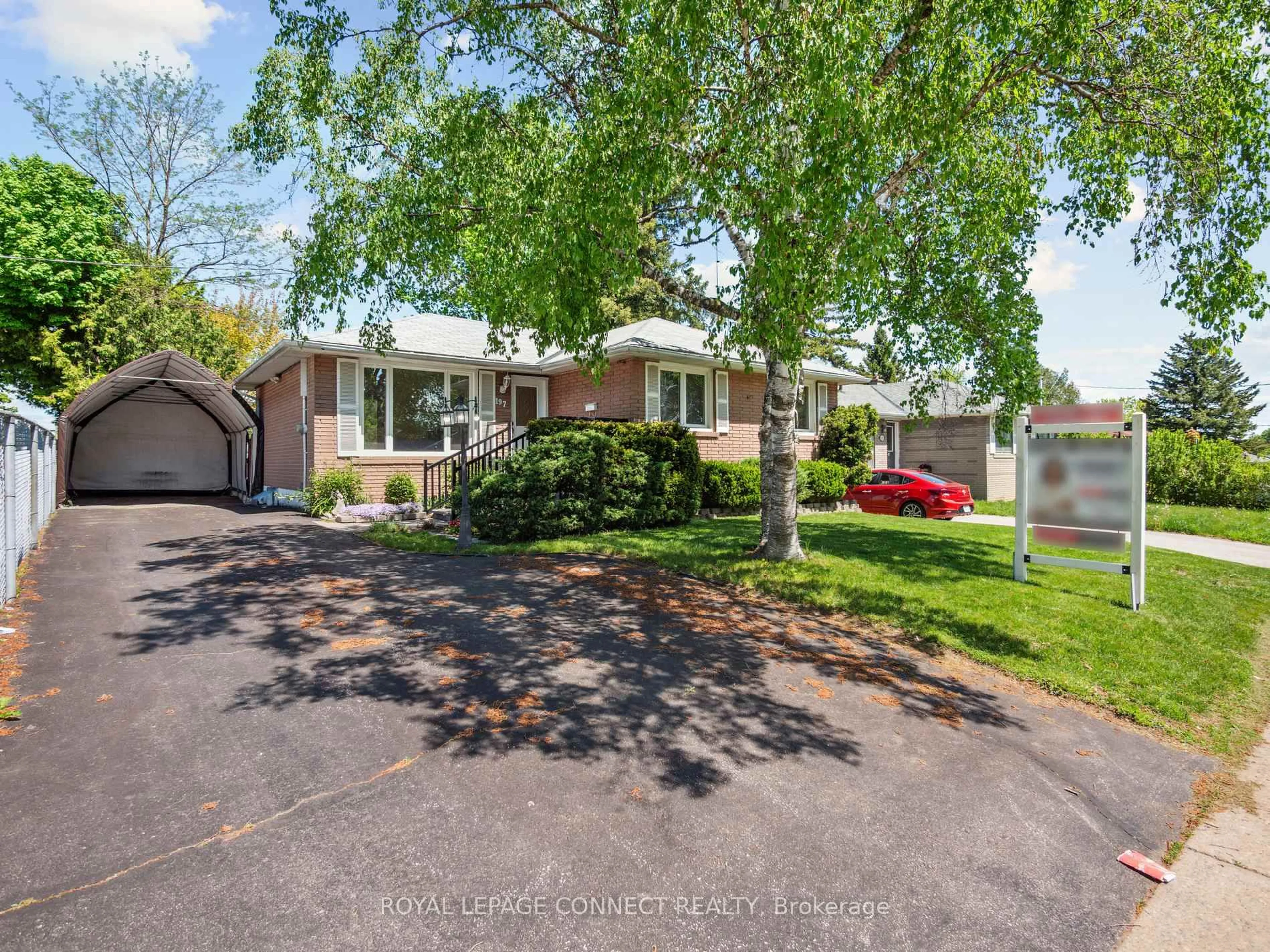 A pic from outside/outdoor area/front of a property/back of a property/a pic from drone, street for 197 Cherrywood Dr, Newmarket Ontario L3Y 2X9