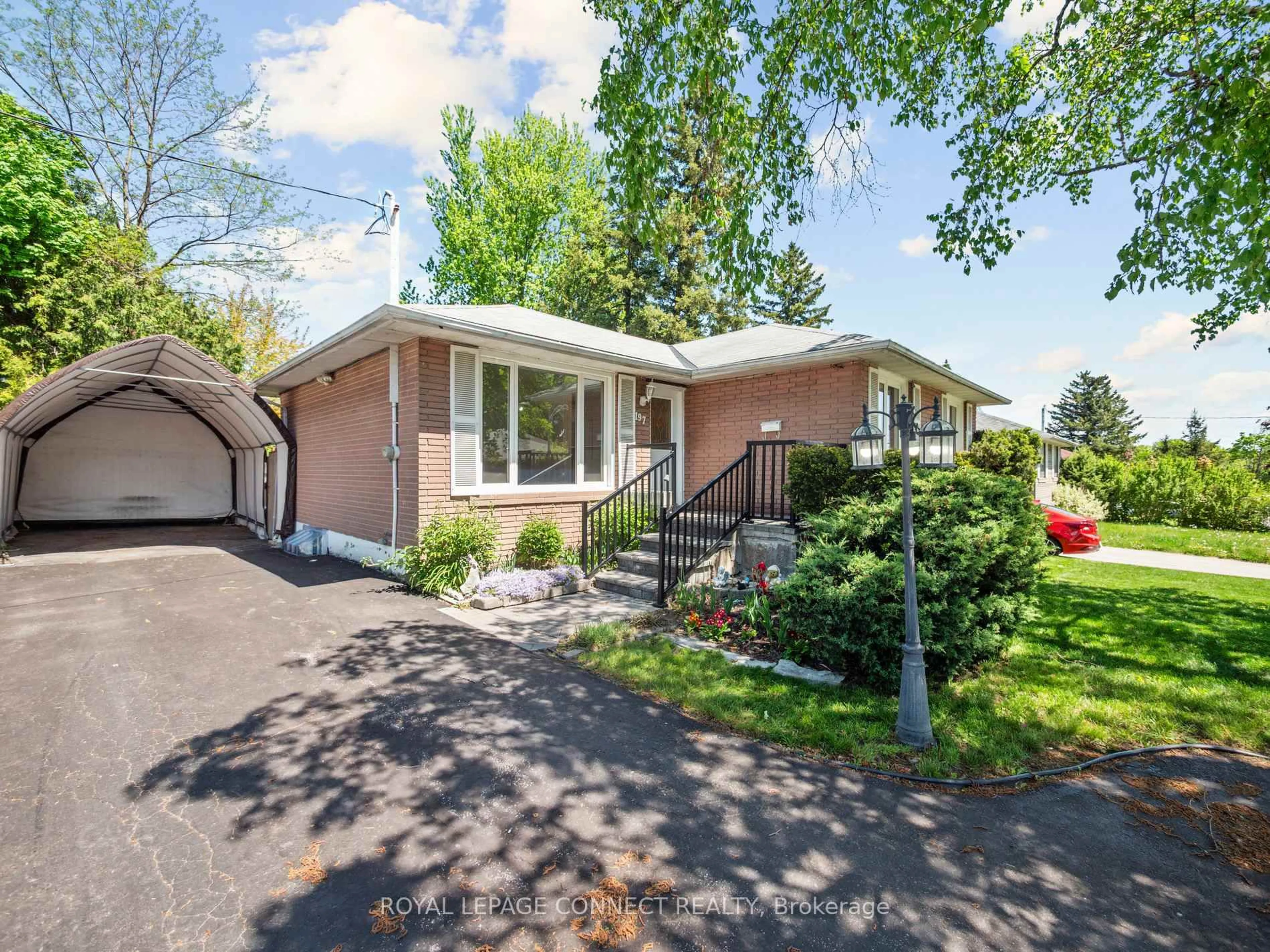 Home with brick exterior material, street for 197 Cherrywood Dr, Newmarket Ontario L3Y 2X9