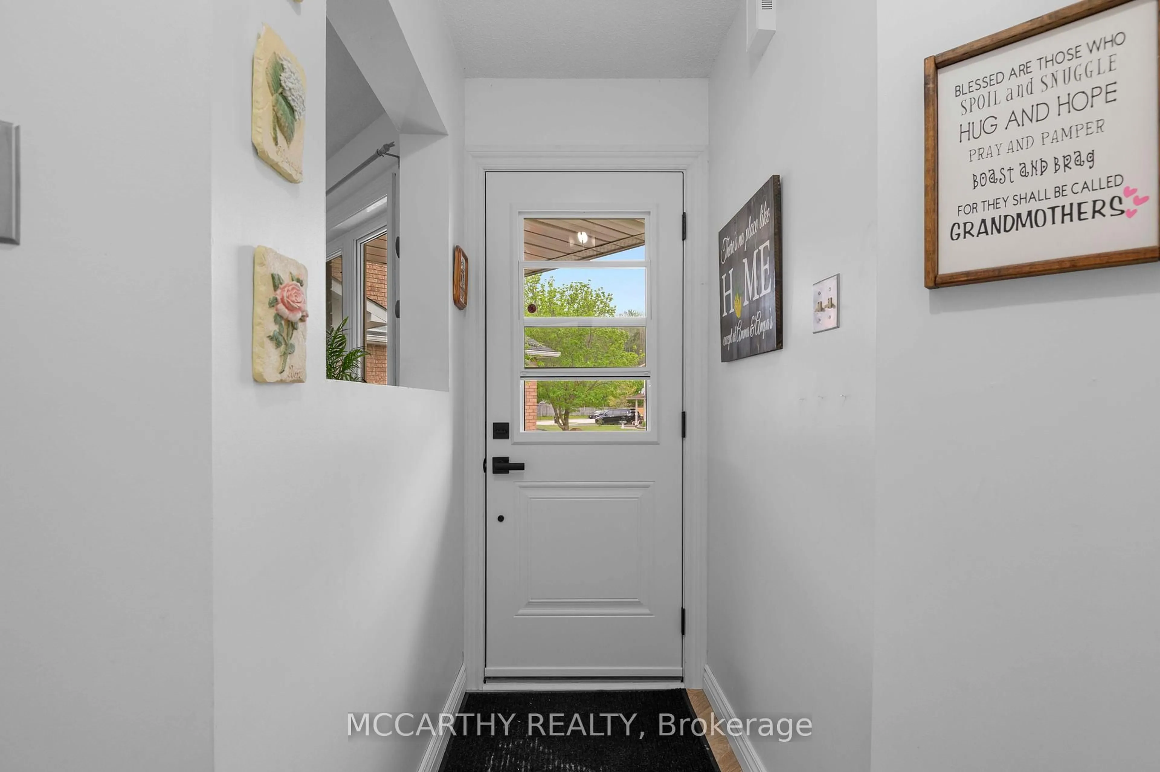 Indoor entryway for 34 Corrie Cres, Essa Ontario L3W 0J9