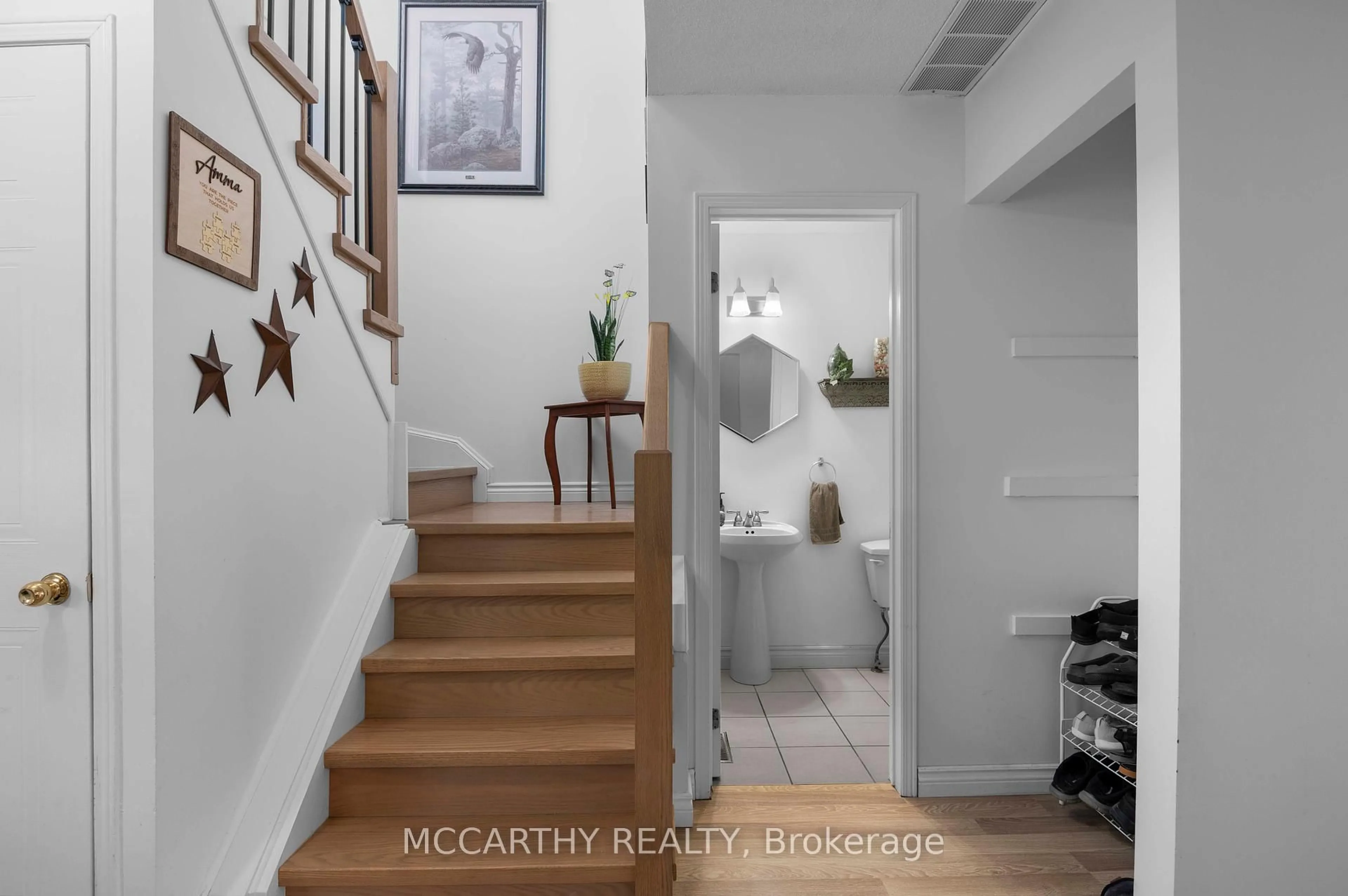 Indoor entryway for 34 Corrie Cres, Essa Ontario L3W 0J9