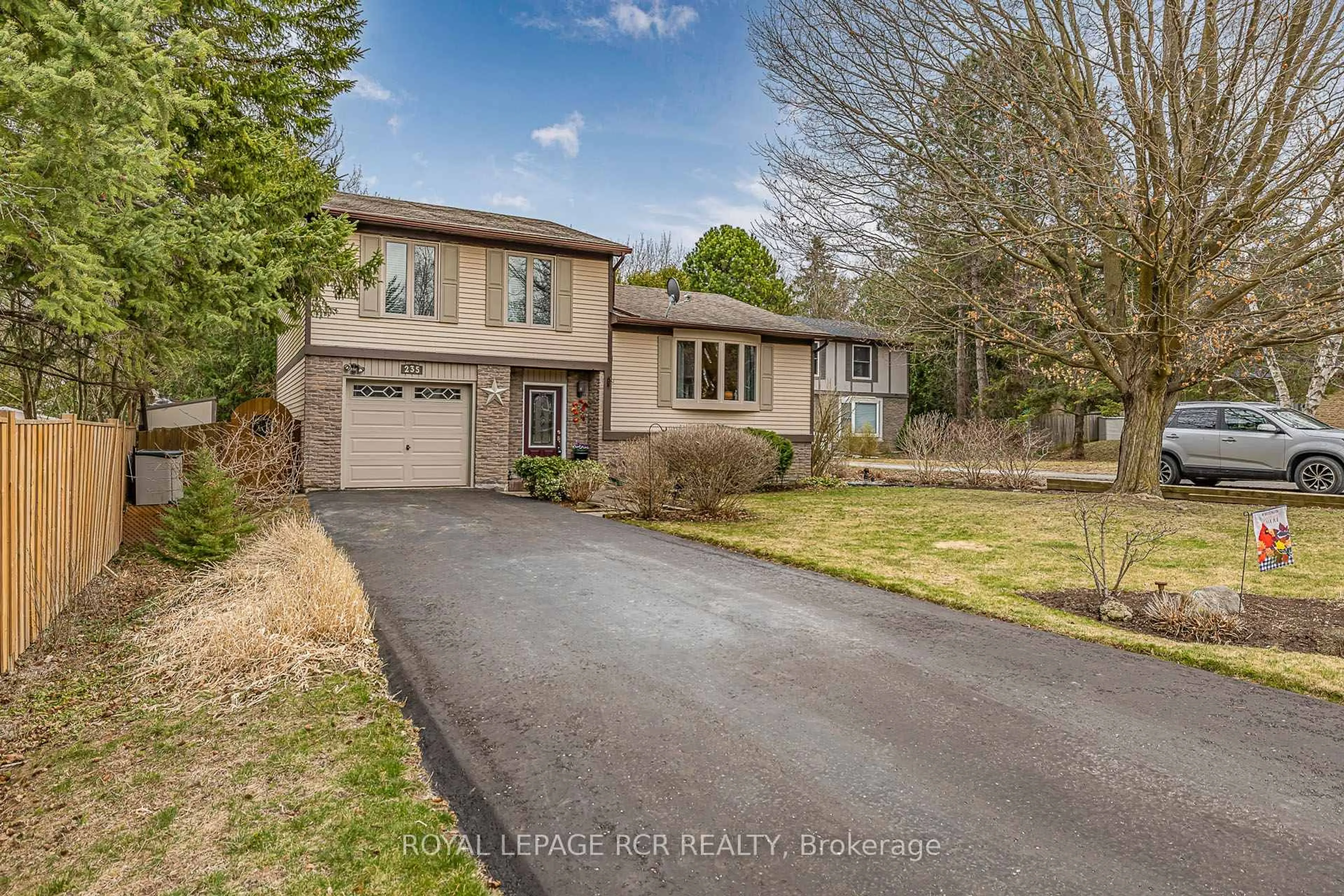 Unknown for 235 Hibiscus Crt, Newmarket Ontario L3Y 5L1