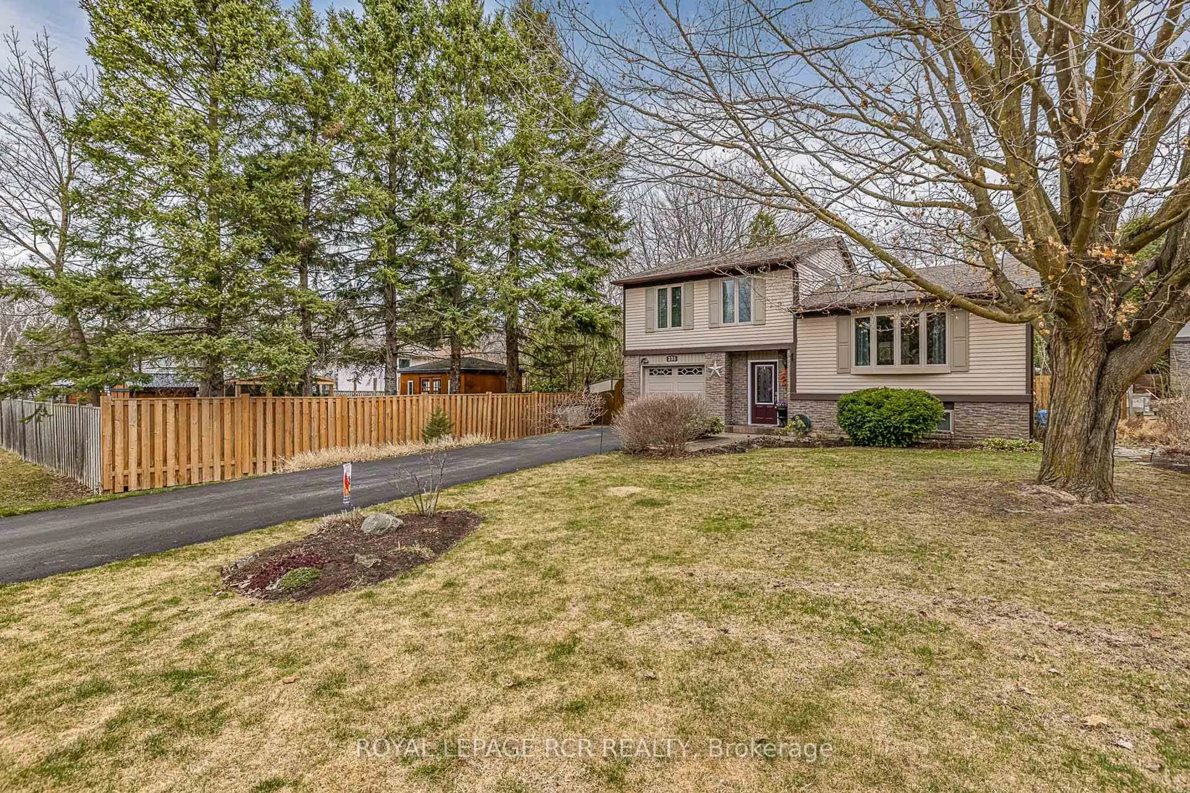 Unknown for 235 Hibiscus Crt, Newmarket Ontario L3Y 5L1