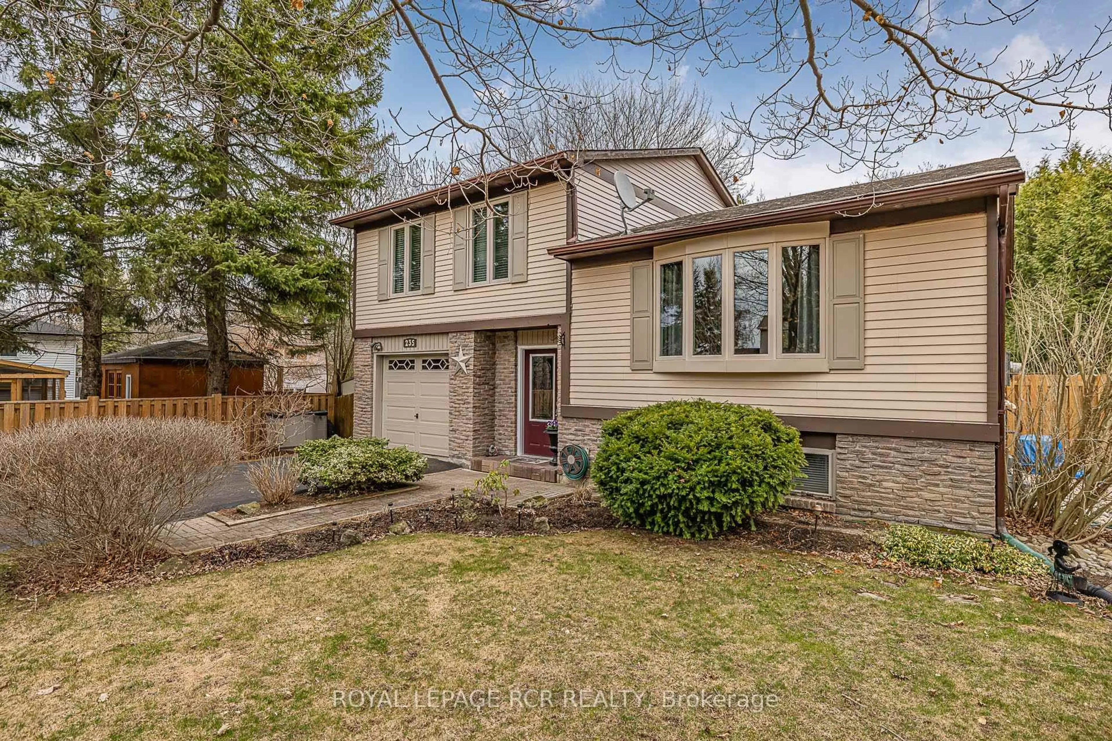 Unknown for 235 Hibiscus Crt, Newmarket Ontario L3Y 5L1