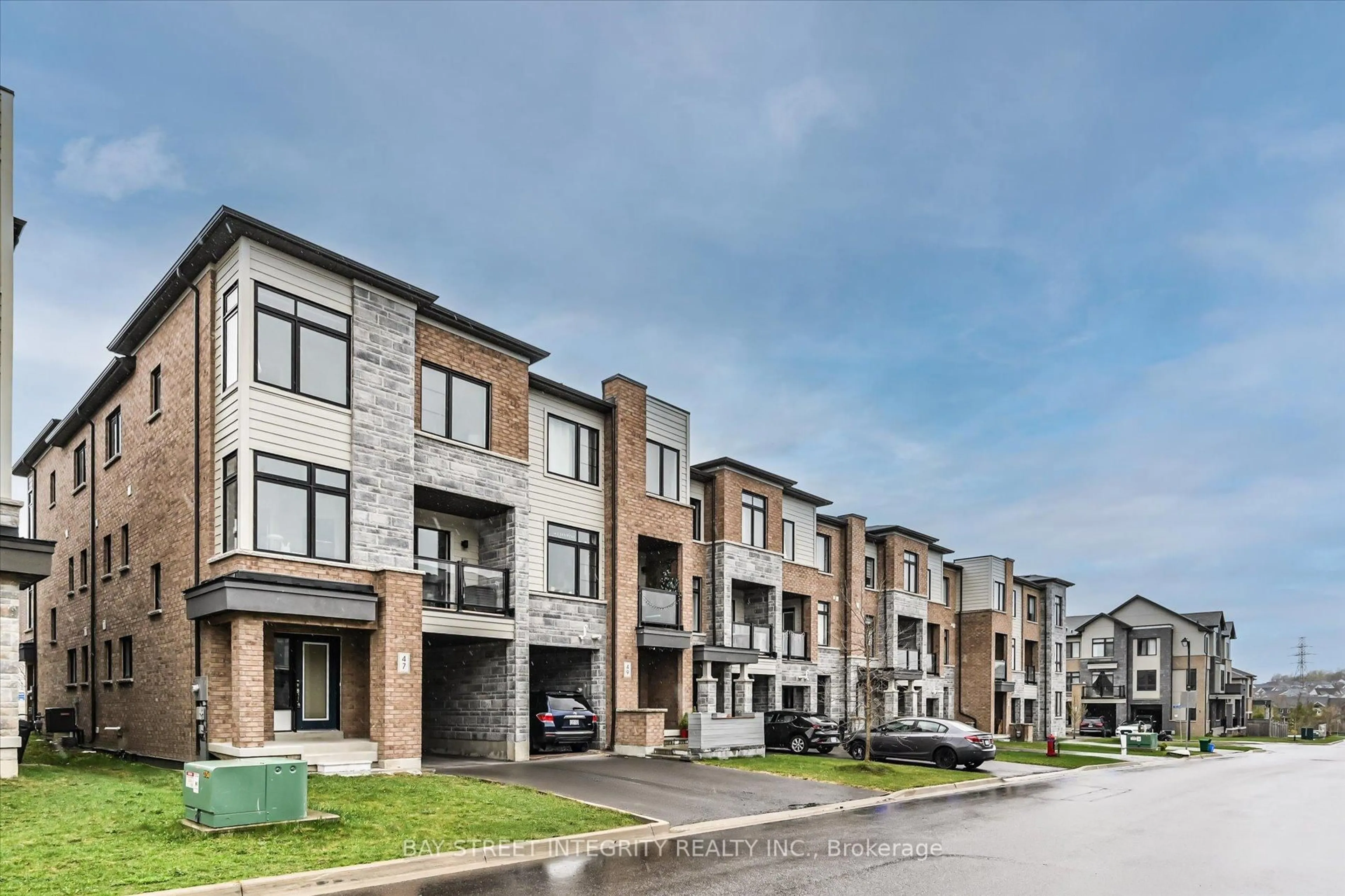 Home with brick exterior material, street for 47 Vantage Loop N/A, Newmarket Ontario L3X 0K9