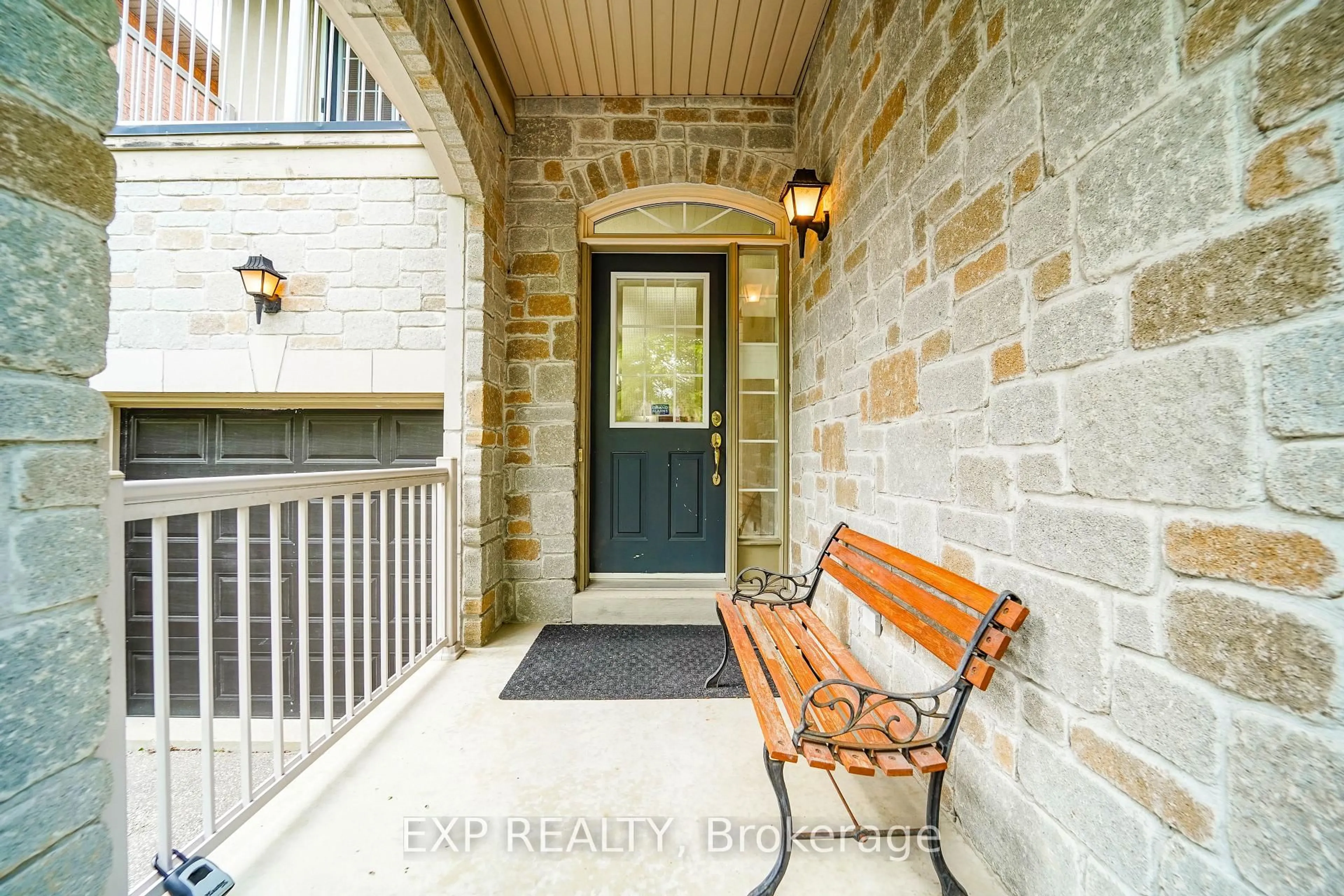 Indoor entryway for 70 Burgundy Tr, Vaughan Ontario L4J 8V9