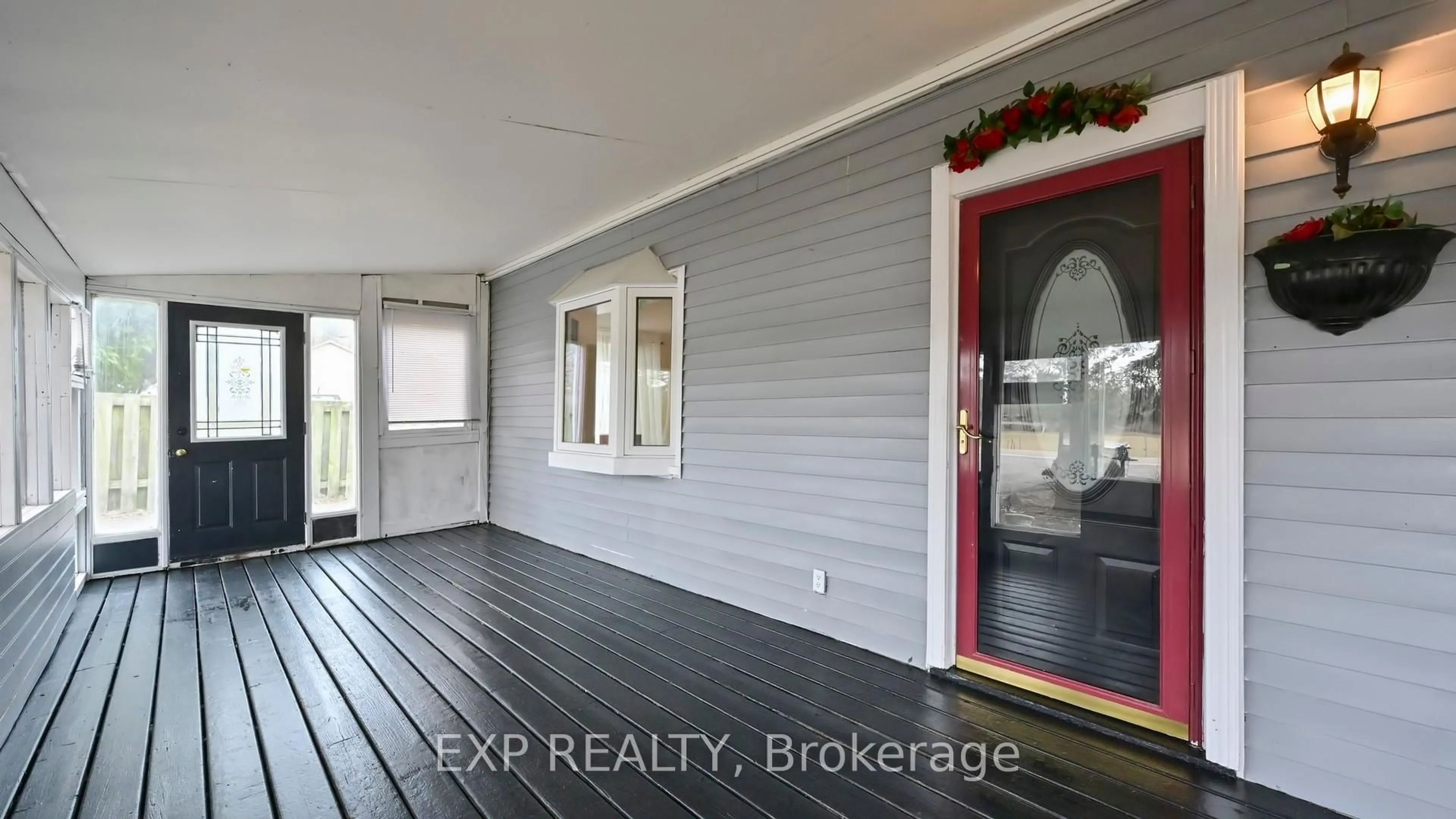Indoor entryway for 246 Regional 8 Rd, Uxbridge Ontario L9P 1R1