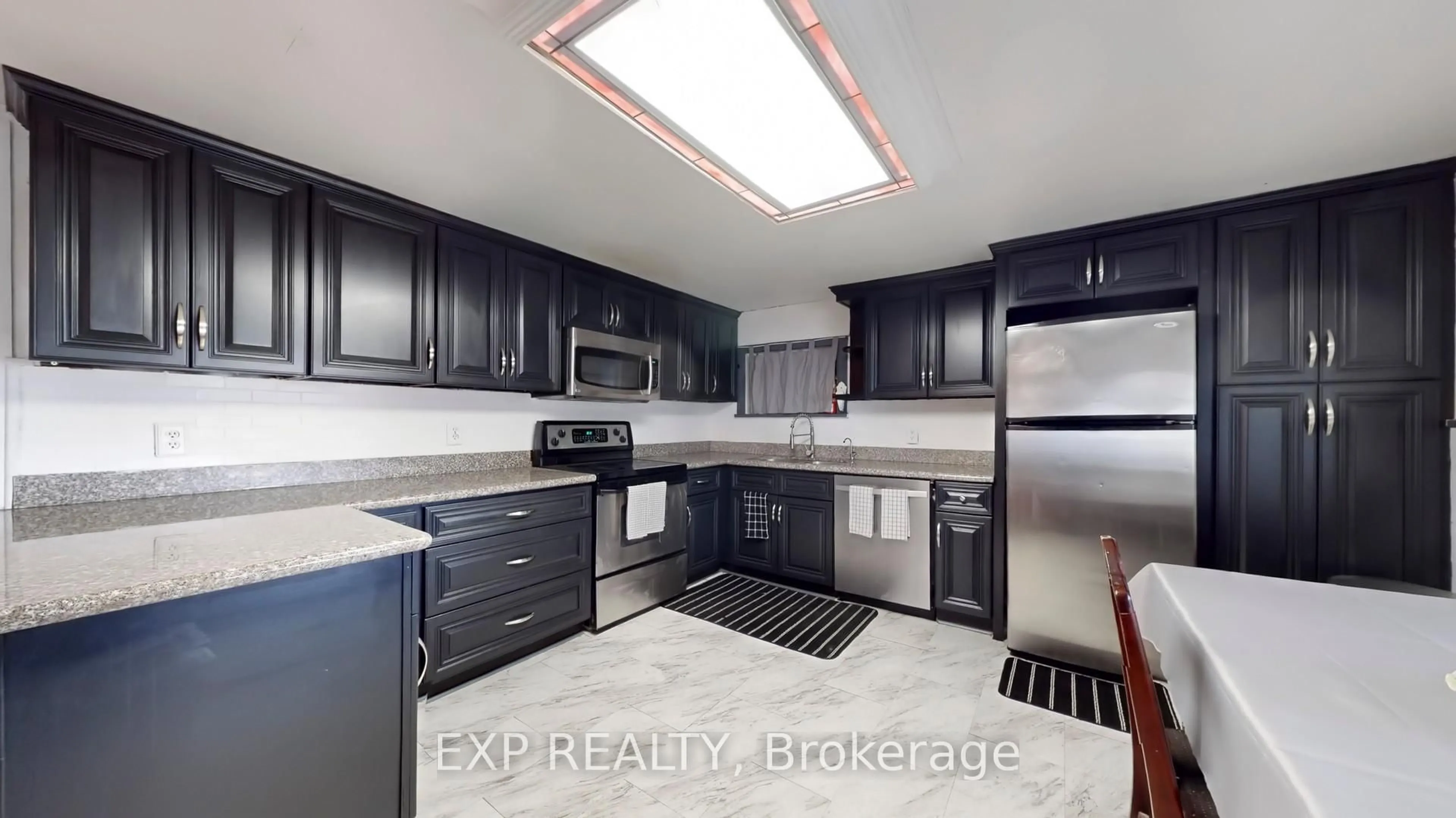 Standard kitchen, ceramic/tile floor for 246 Regional 8 Rd, Uxbridge Ontario L9P 1R1
