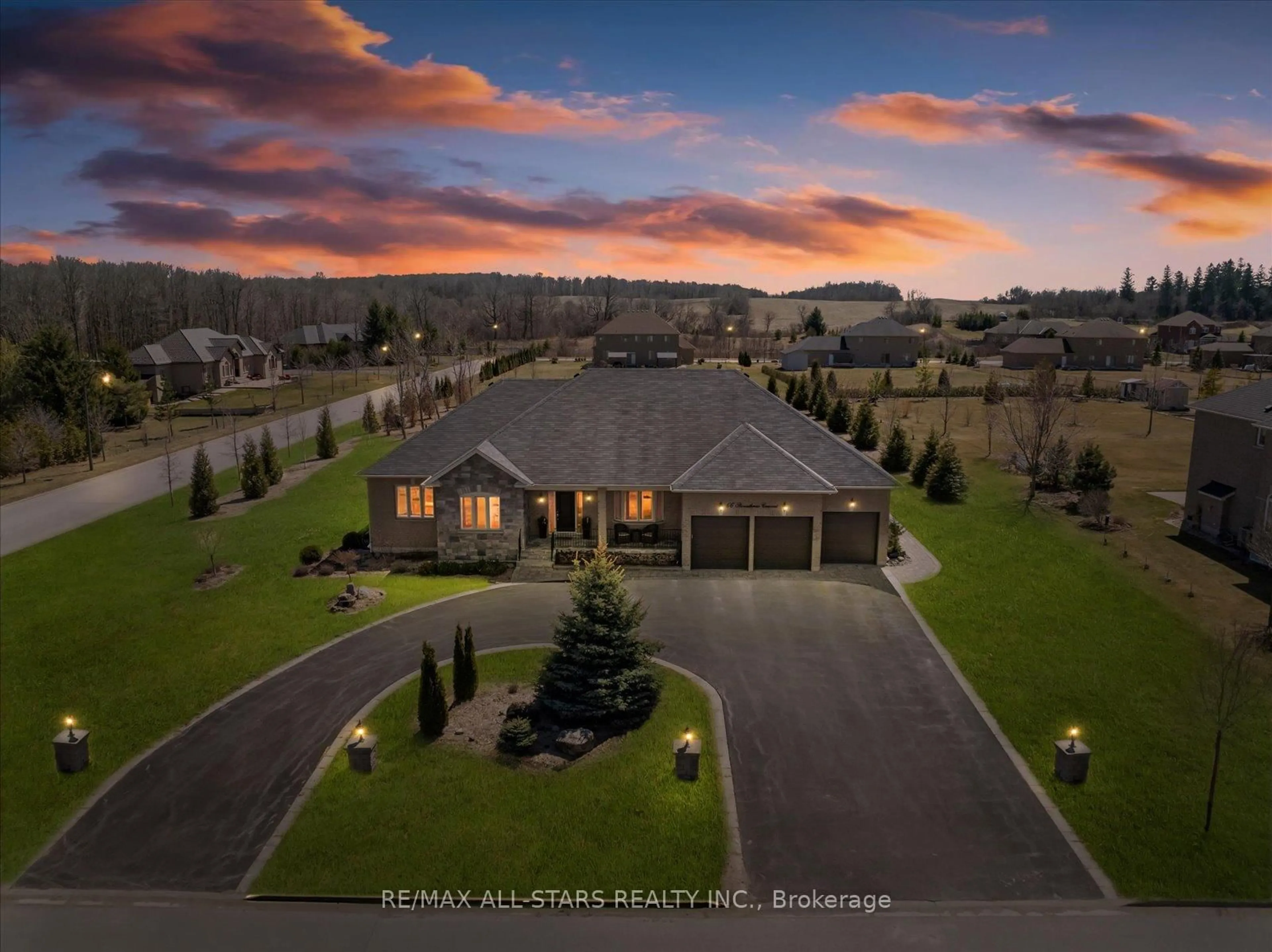 A pic from outside/outdoor area/front of a property/back of a property/a pic from drone, unknown for 66 Stonesthrow Cres, Uxbridge Ontario L0C 1A0