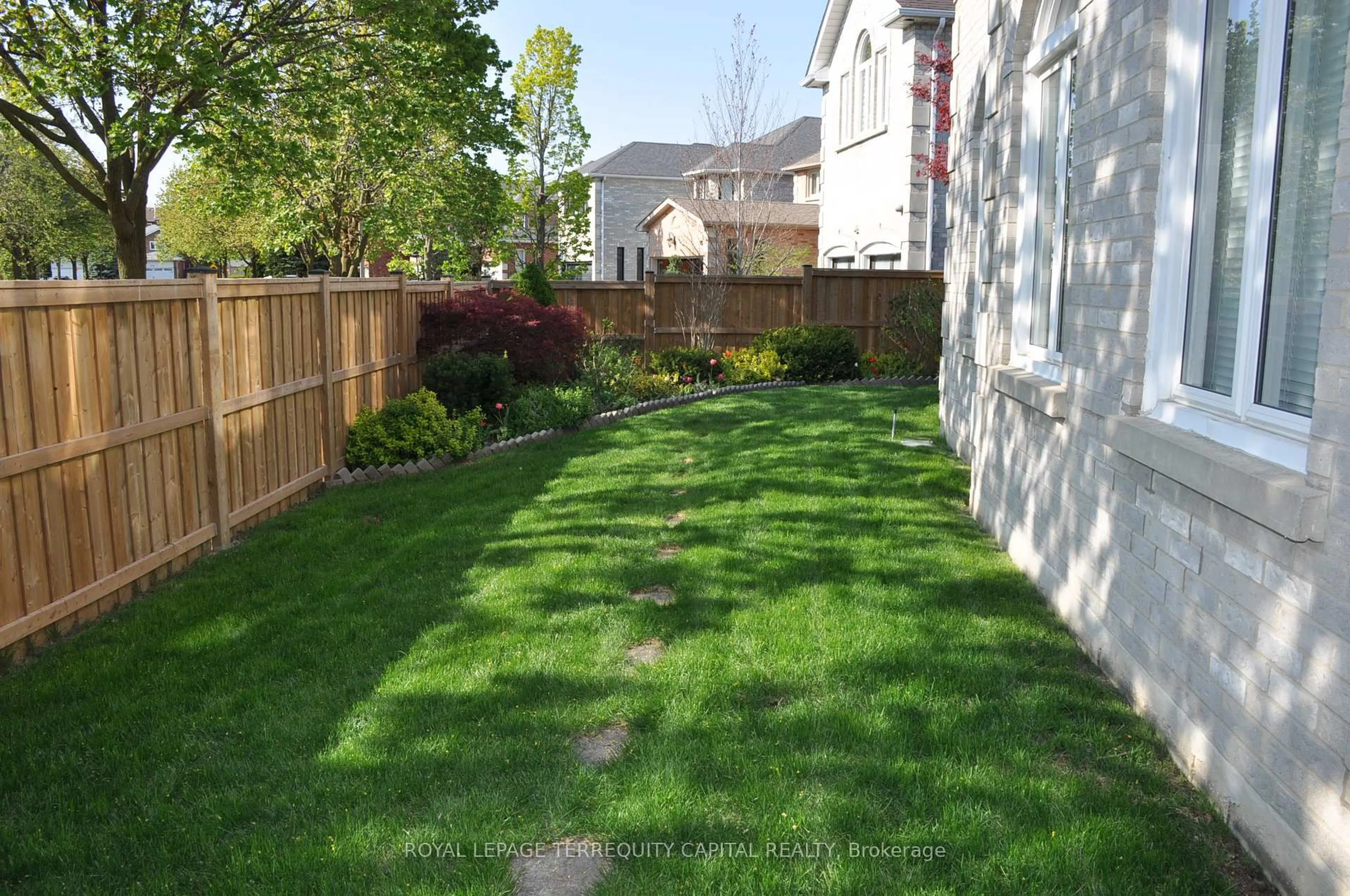 Patio, street for 20 Brownridge Dr, Vaughan Ontario L4J 7X6