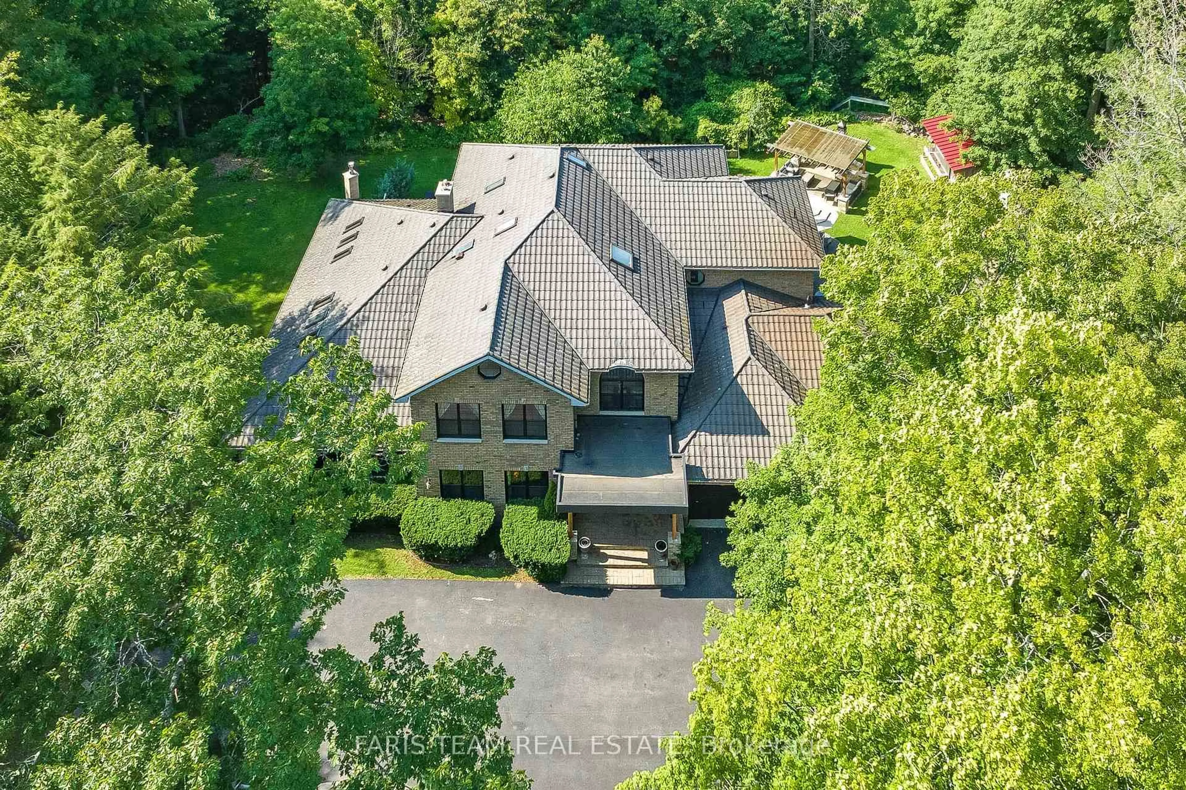 A pic from outside/outdoor area/front of a property/back of a property/a pic from drone, unknown for 1826 Quantz Cres, Innisfil Ontario L9S 1X2