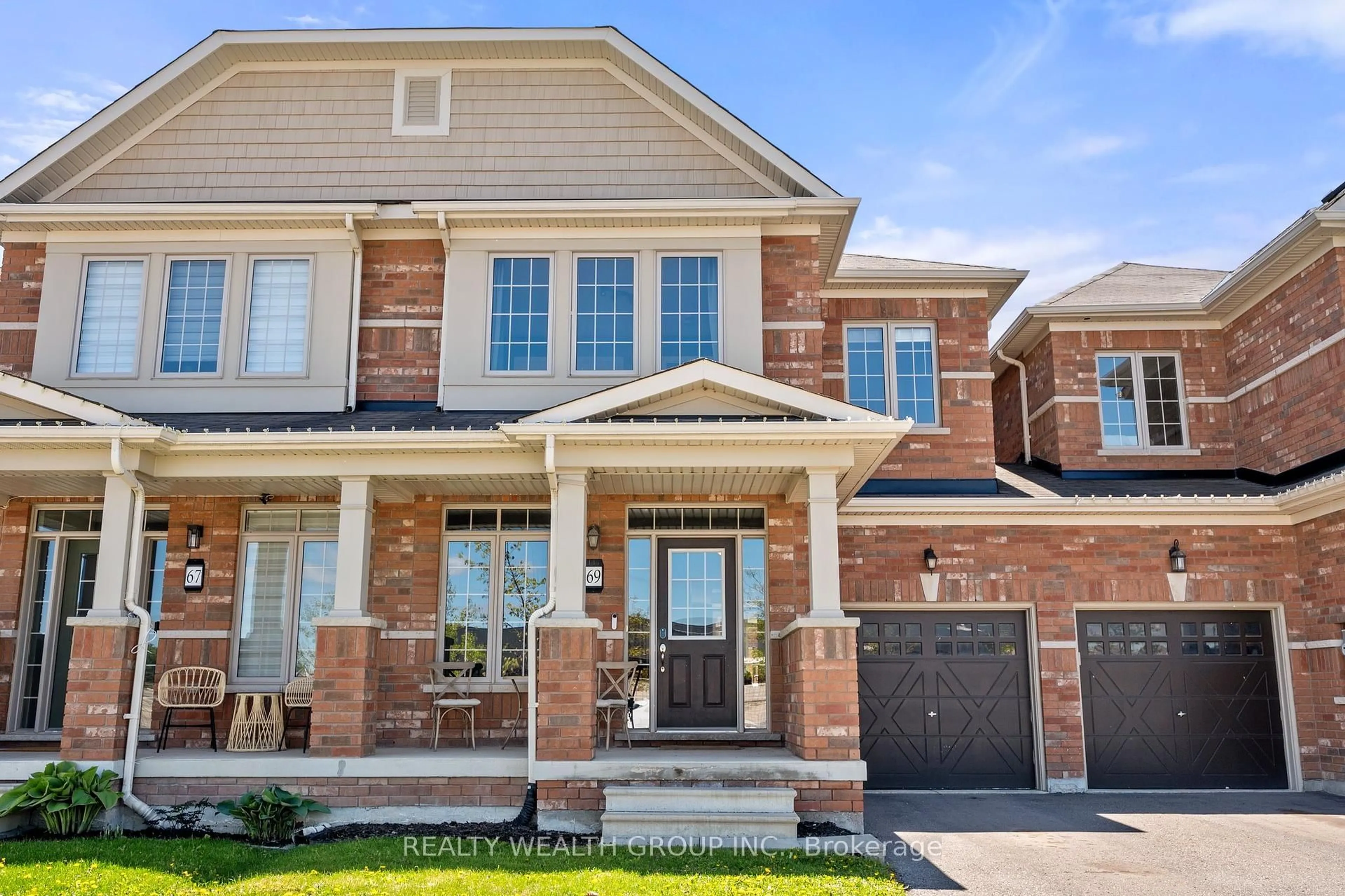 Home with brick exterior material, street for 69 Jim Mortson Dr, East Gwillimbury Ontario L4H 3Z7