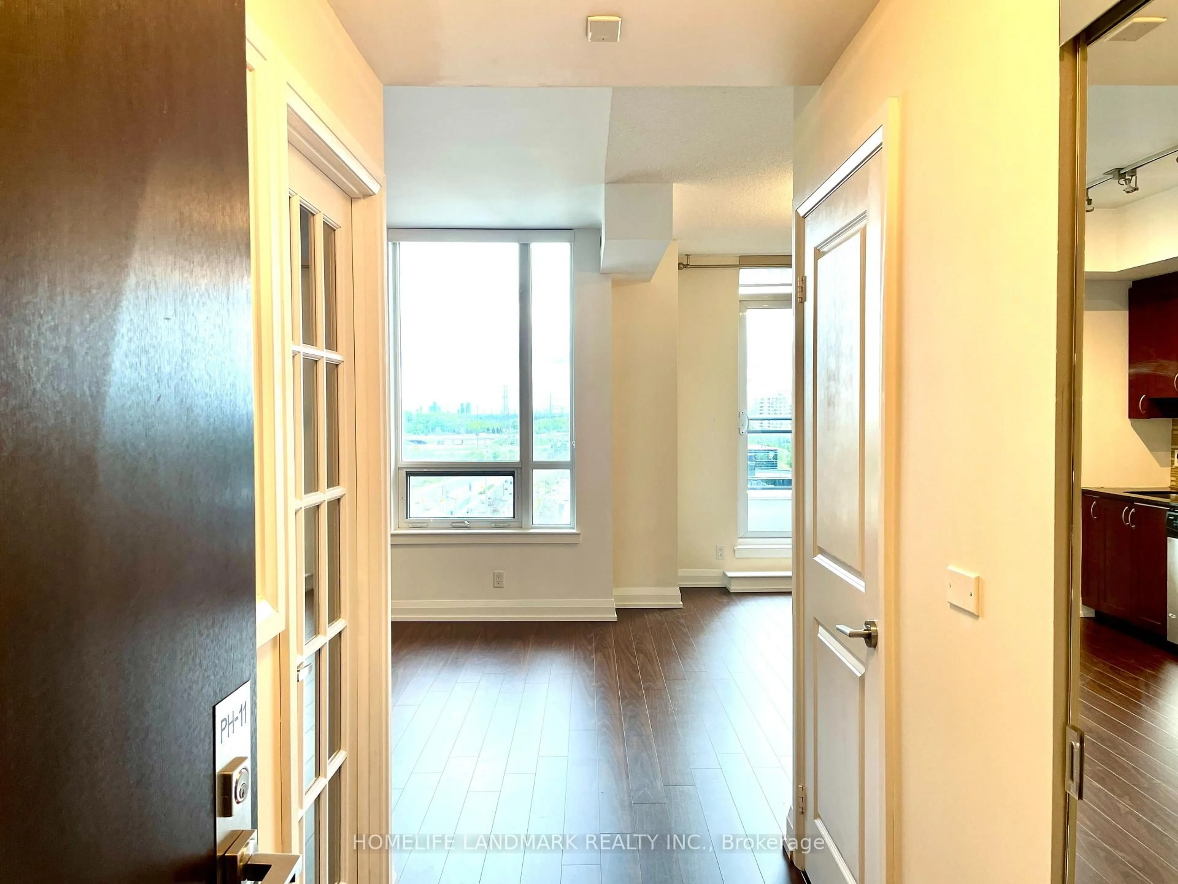 Indoor entryway for 370 Highway 7 Ave #PH11, Richmond Hill Ontario L4B 0C4