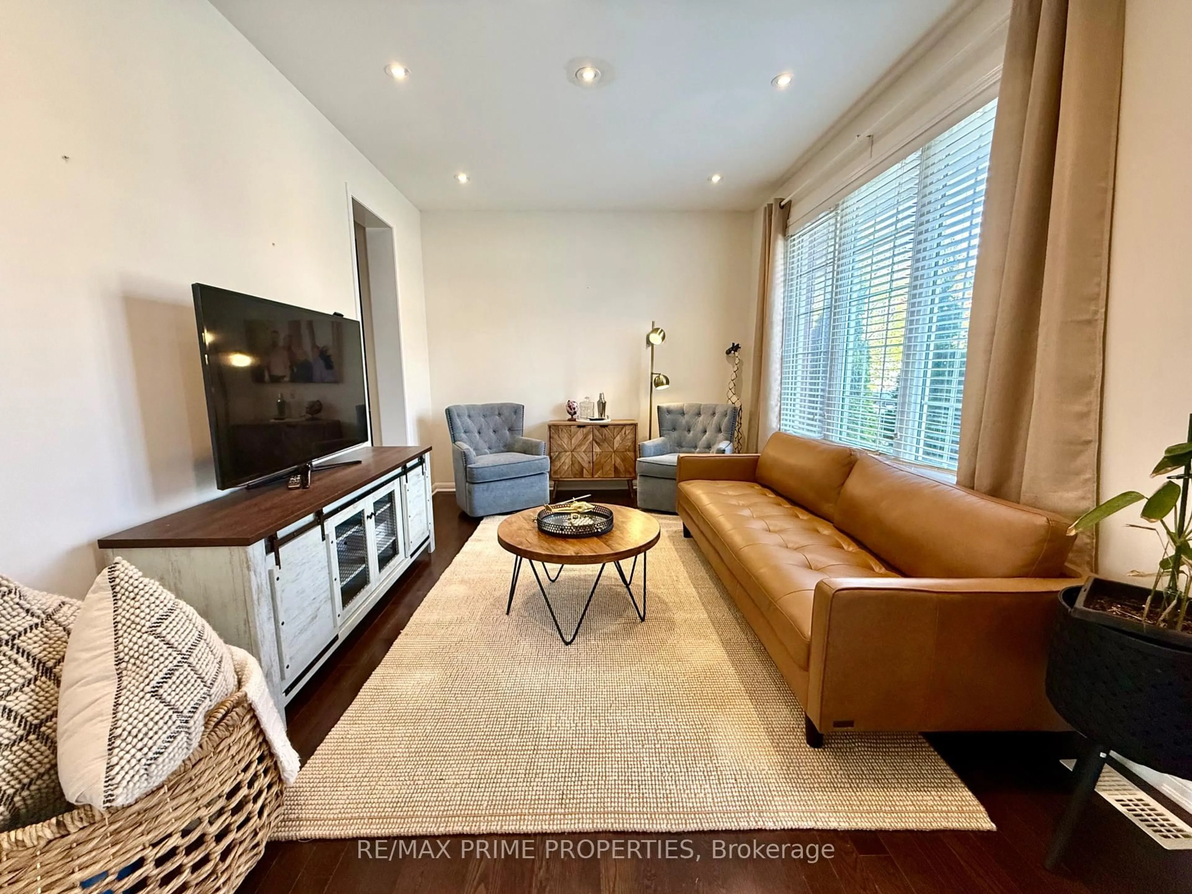 Living room with furniture, unknown for 4 Wagon Works St, Markham Ontario L6B 0X1