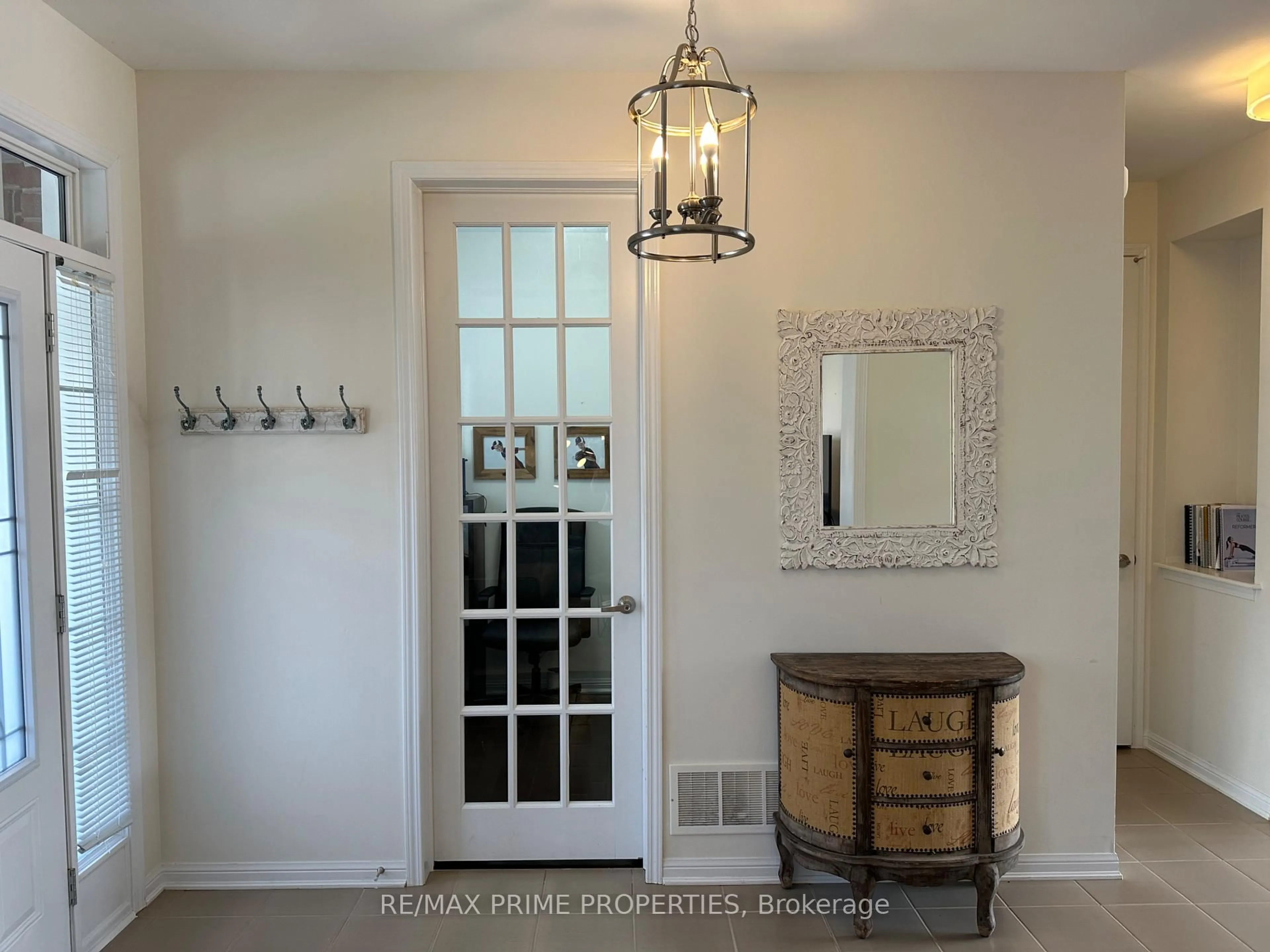 Indoor entryway for 4 Wagon Works St, Markham Ontario L6B 0X1