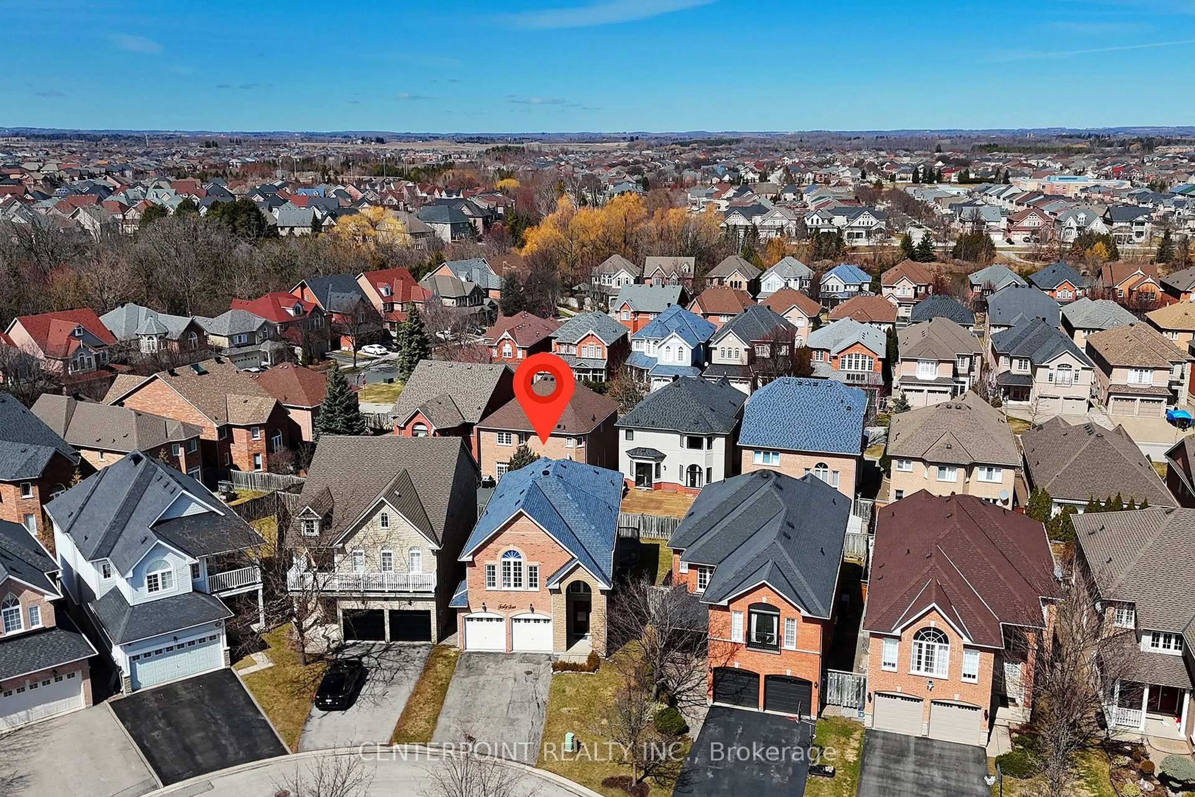 A pic from outside/outdoor area/front of a property/back of a property/a pic from drone, street for 44 Bridlefield Lane, Markham Ontario L6C 2B9