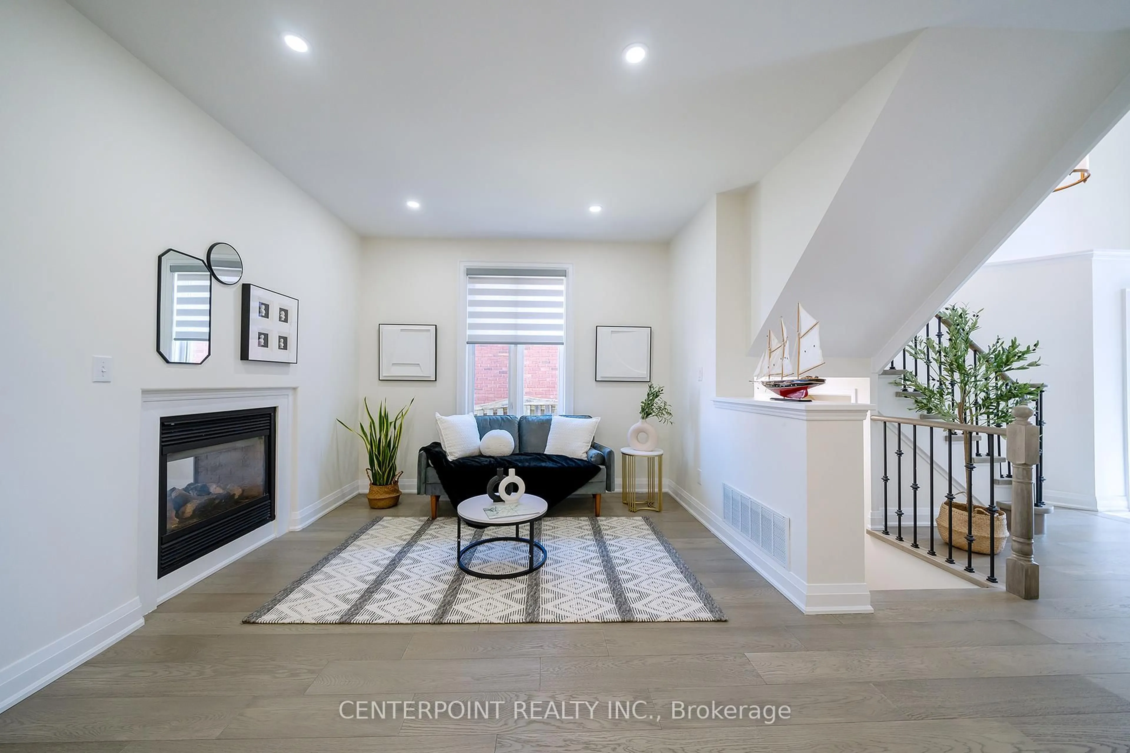 Indoor entryway for 44 Bridlefield Lane, Markham Ontario L6C 2B9