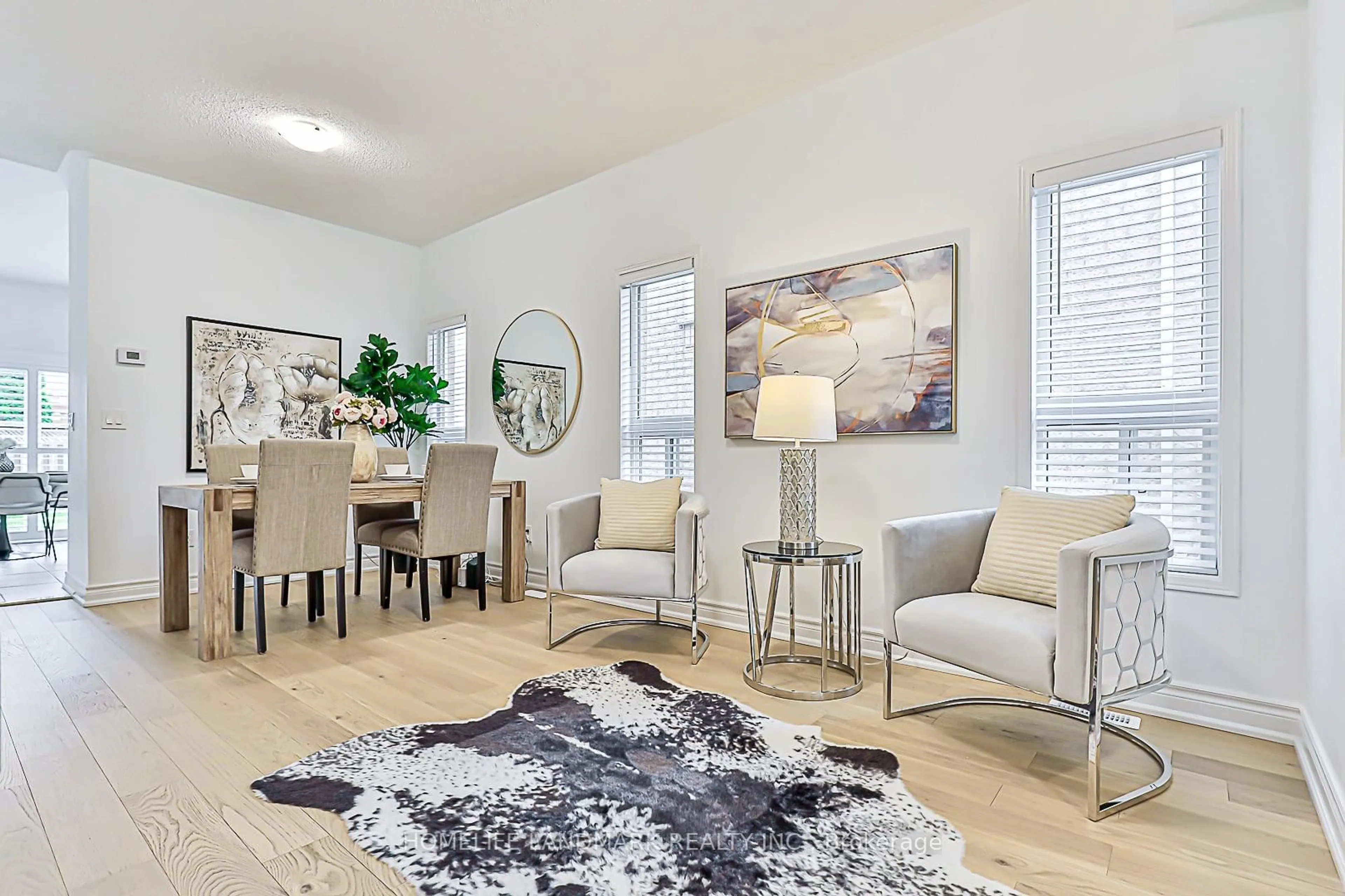 Living room with furniture, unknown for 112 Orchard Hill Blvd, Markham Ontario L6C 2M4