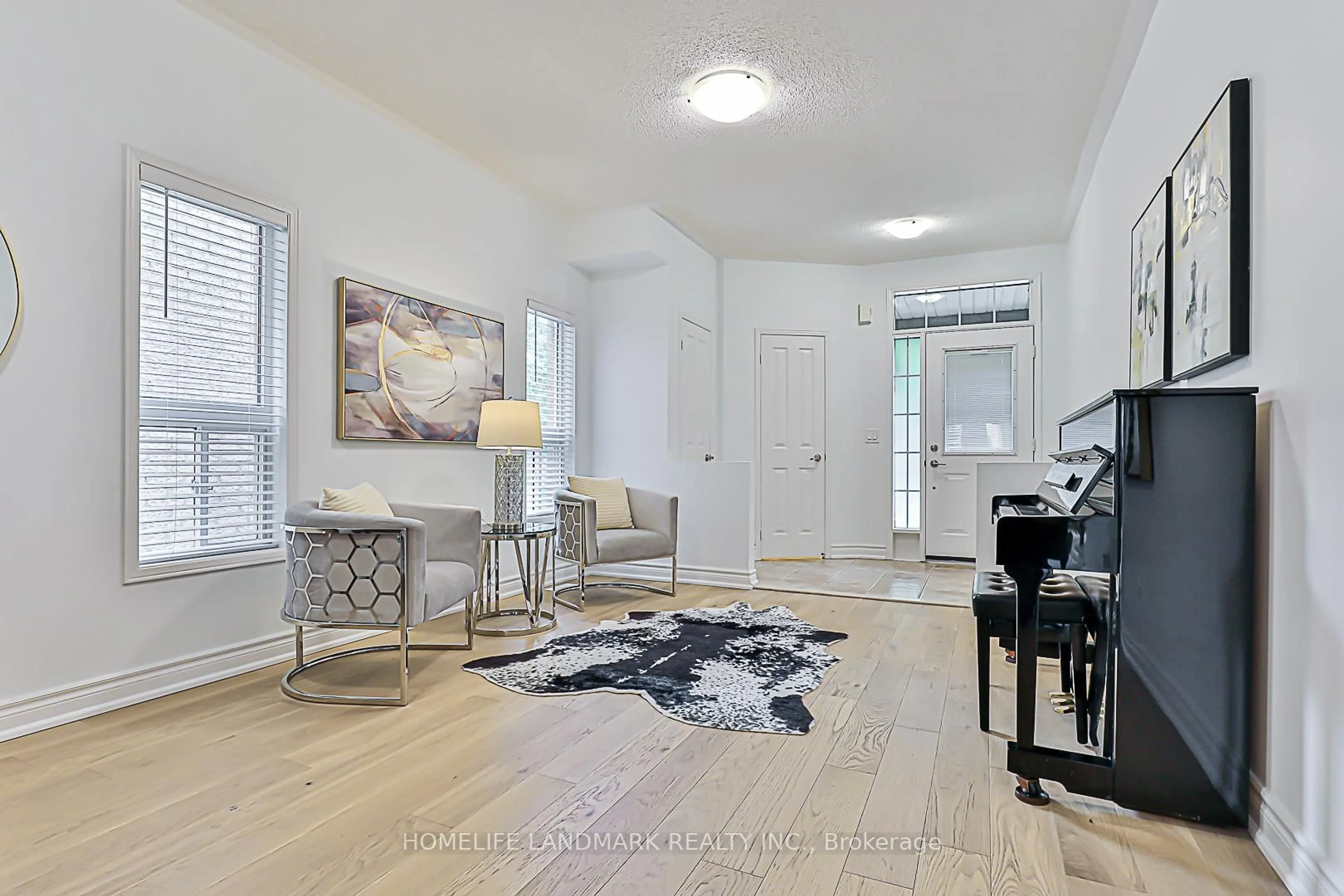 Indoor entryway for 112 Orchard Hill Blvd, Markham Ontario L6C 2M4