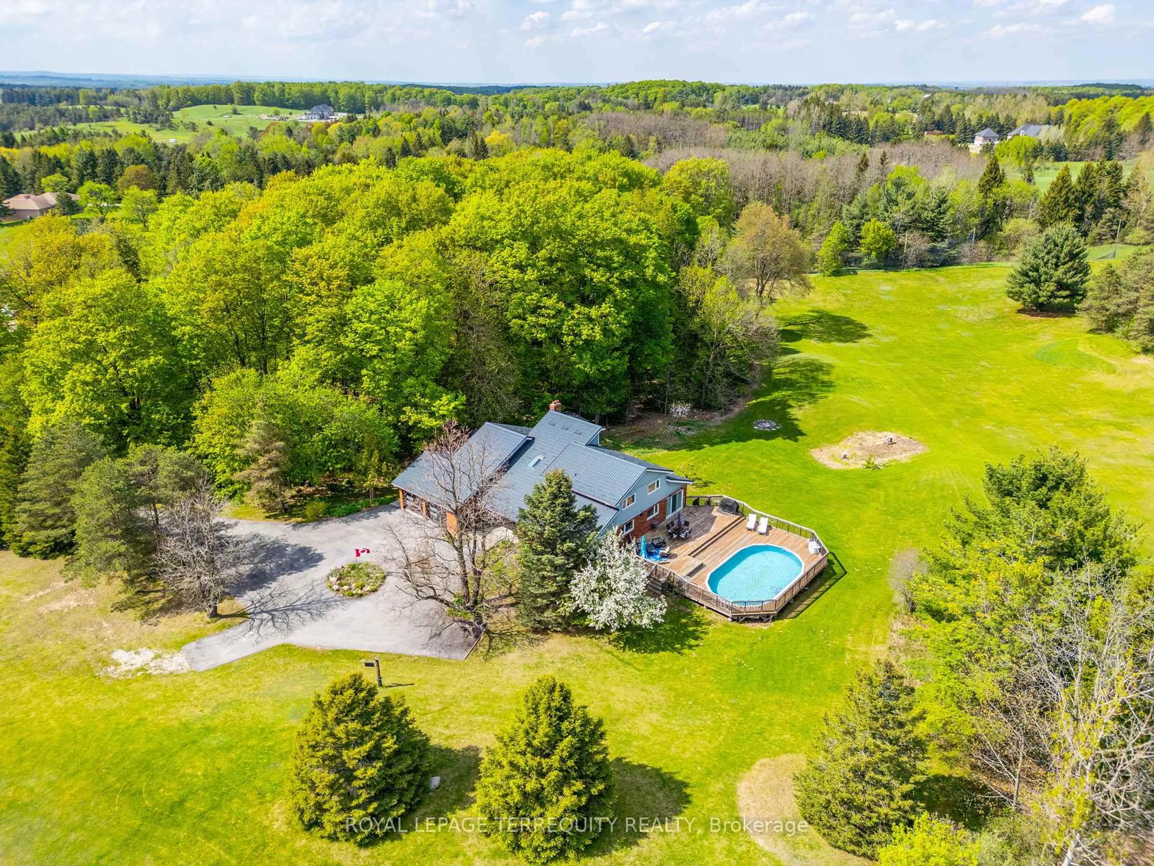 A pic from outside/outdoor area/front of a property/back of a property/a pic from drone, water/lake/river/ocean view for 1041 Concession 8 Rd, Adjala-Tosorontio Ontario L0G 1W0