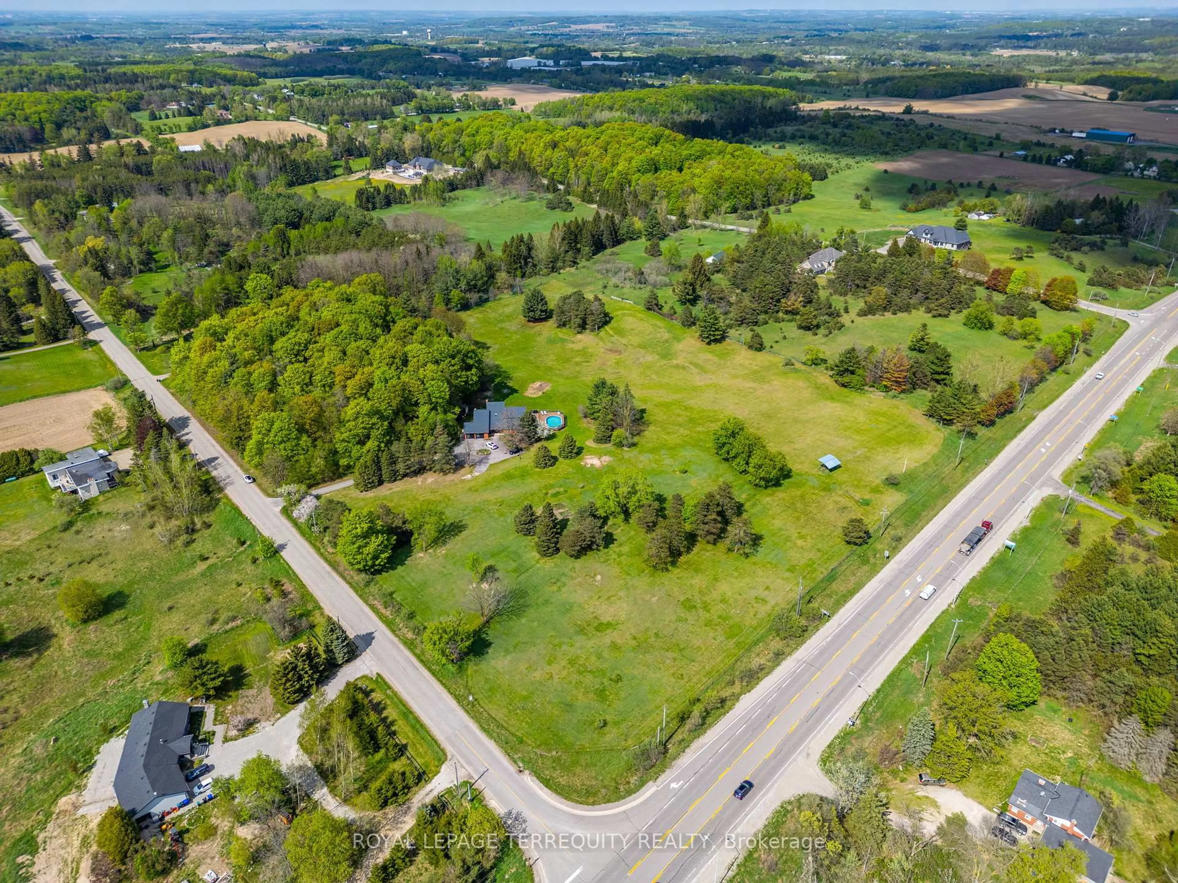 A pic from outside/outdoor area/front of a property/back of a property/a pic from drone, street for 1041 Concession 8 Rd, Adjala-Tosorontio Ontario L0G 1W0