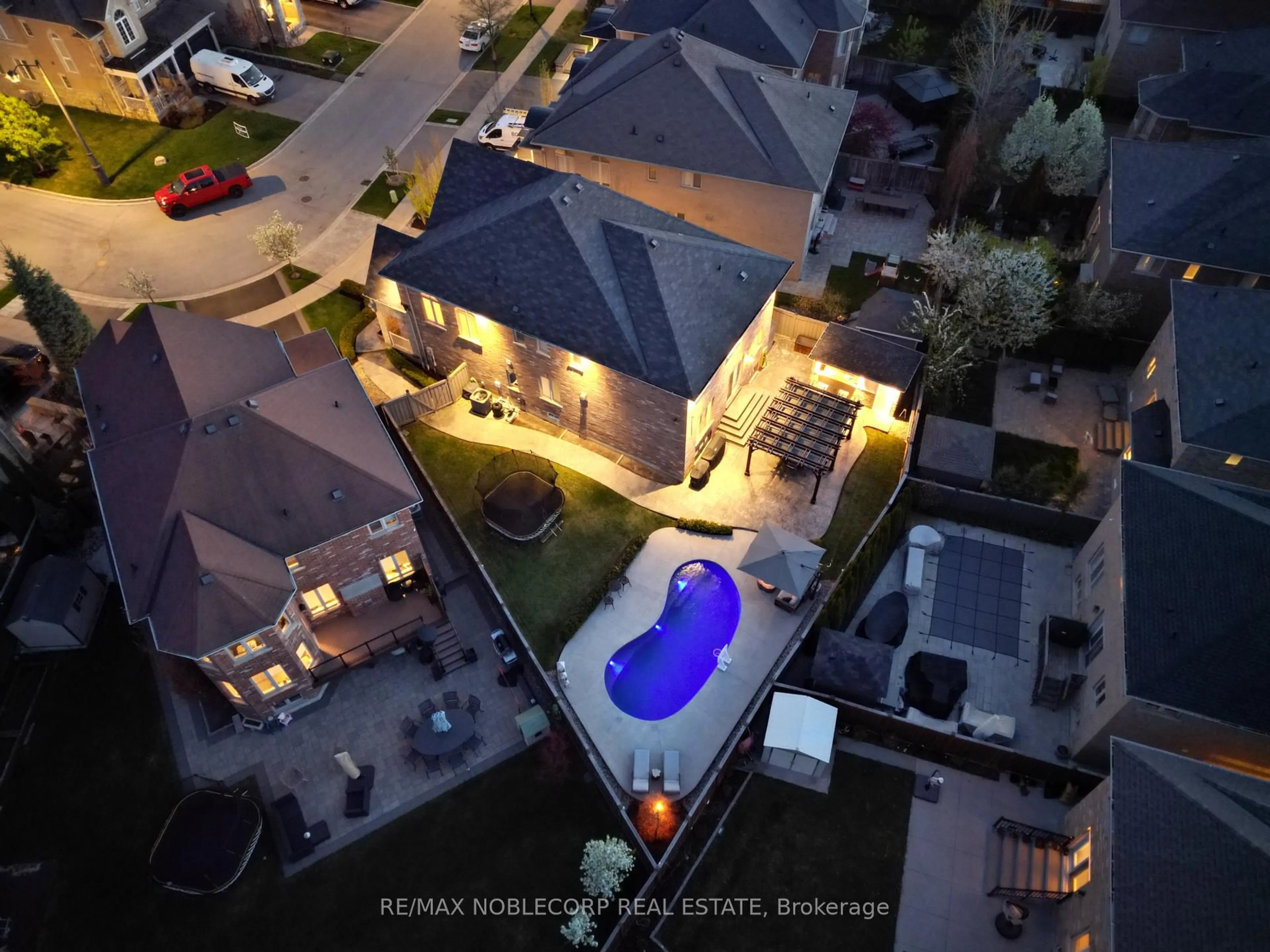 A pic from outside/outdoor area/front of a property/back of a property/a pic from drone, city buildings view from balcony for 27 Gorman Ave, Vaughan Ontario L4H 3L4