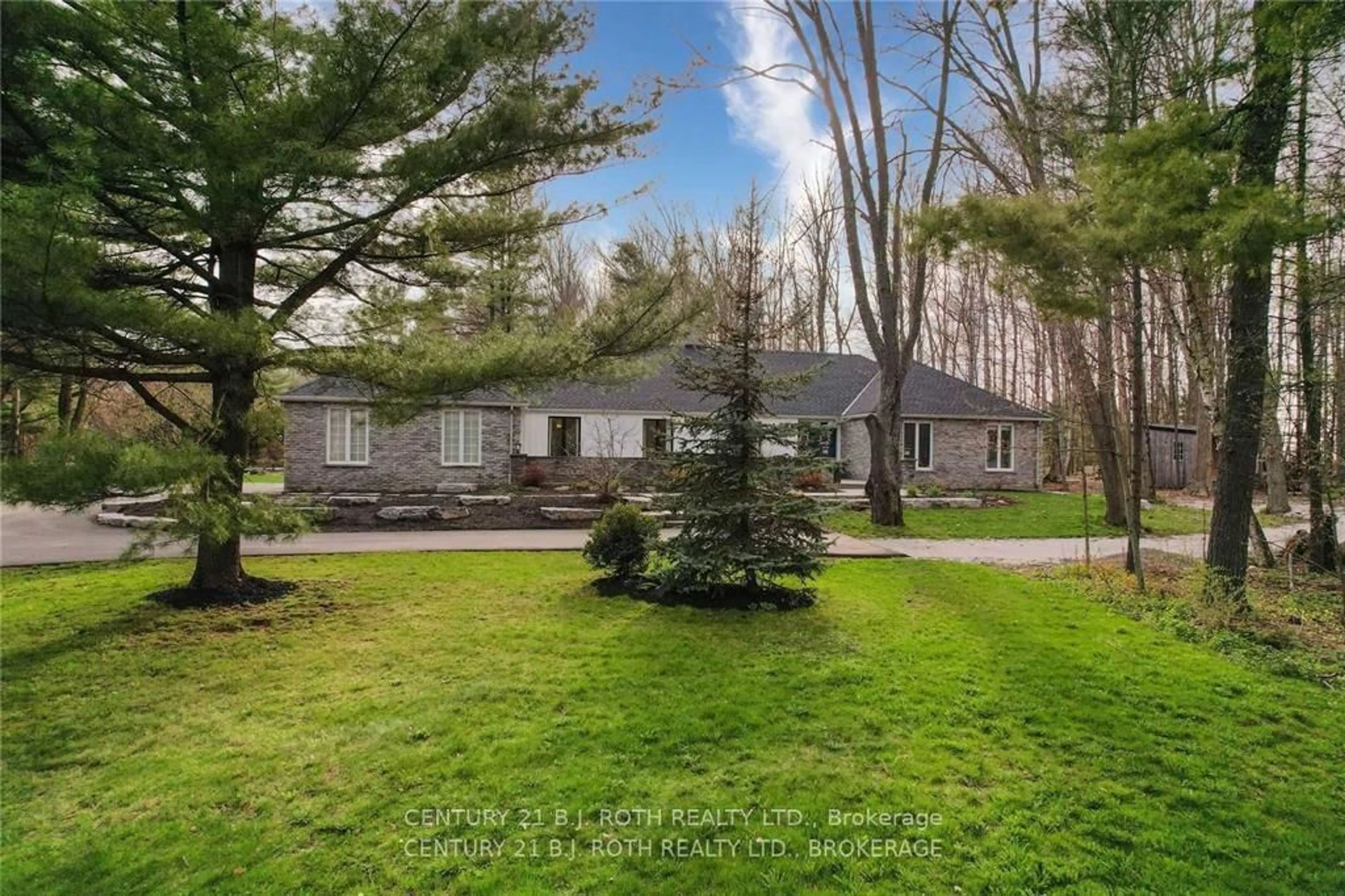 A pic from outside/outdoor area/front of a property/back of a property/a pic from drone, unknown for 3274 Liah Lane, Innisfil Ontario L9S 2B4
