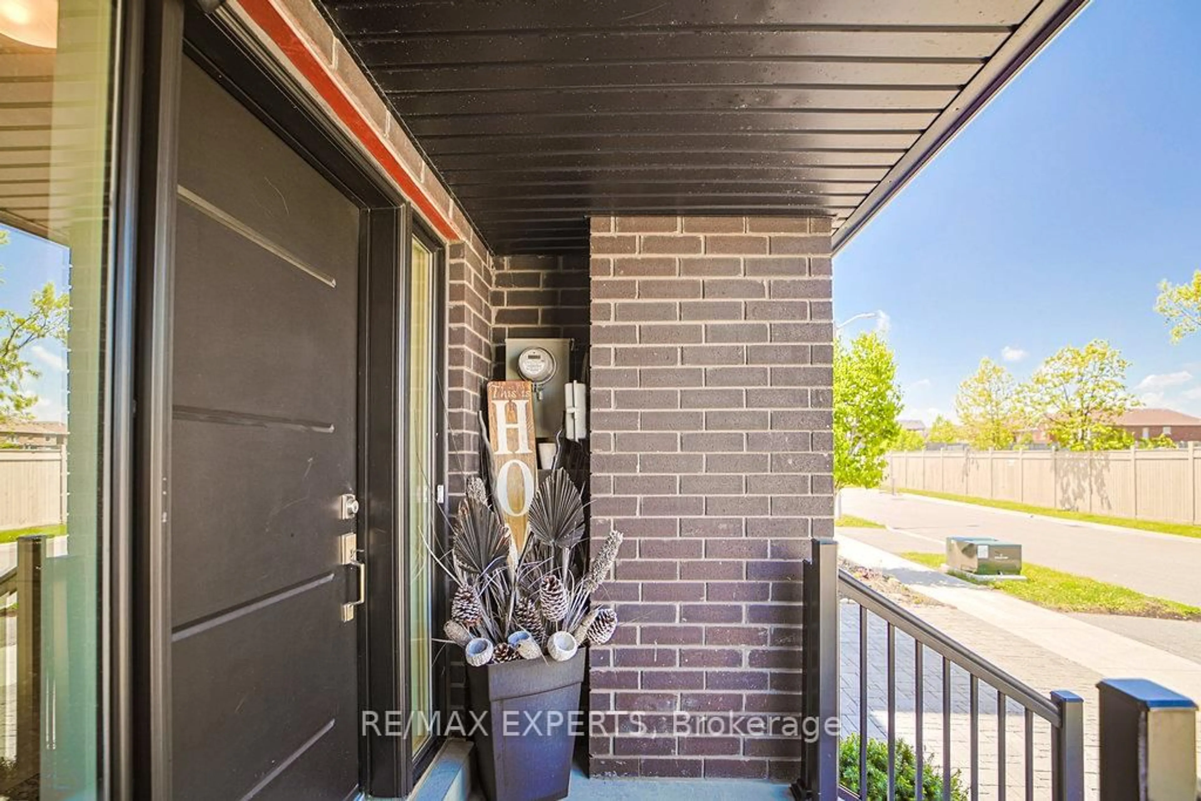 Indoor entryway for 89 Gridiron Gate, Vaughan Ontario L4H 4W8