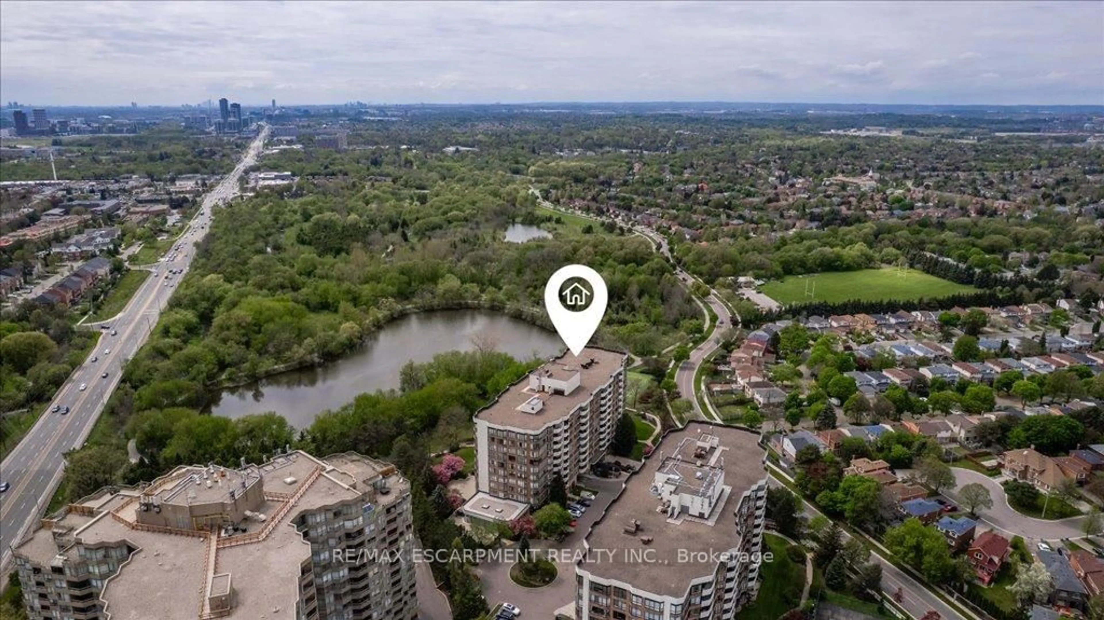 A pic from outside/outdoor area/front of a property/back of a property/a pic from drone, water/lake/river/ocean view for 55 Austin Dr #210, Markham Ontario L3R 8H5