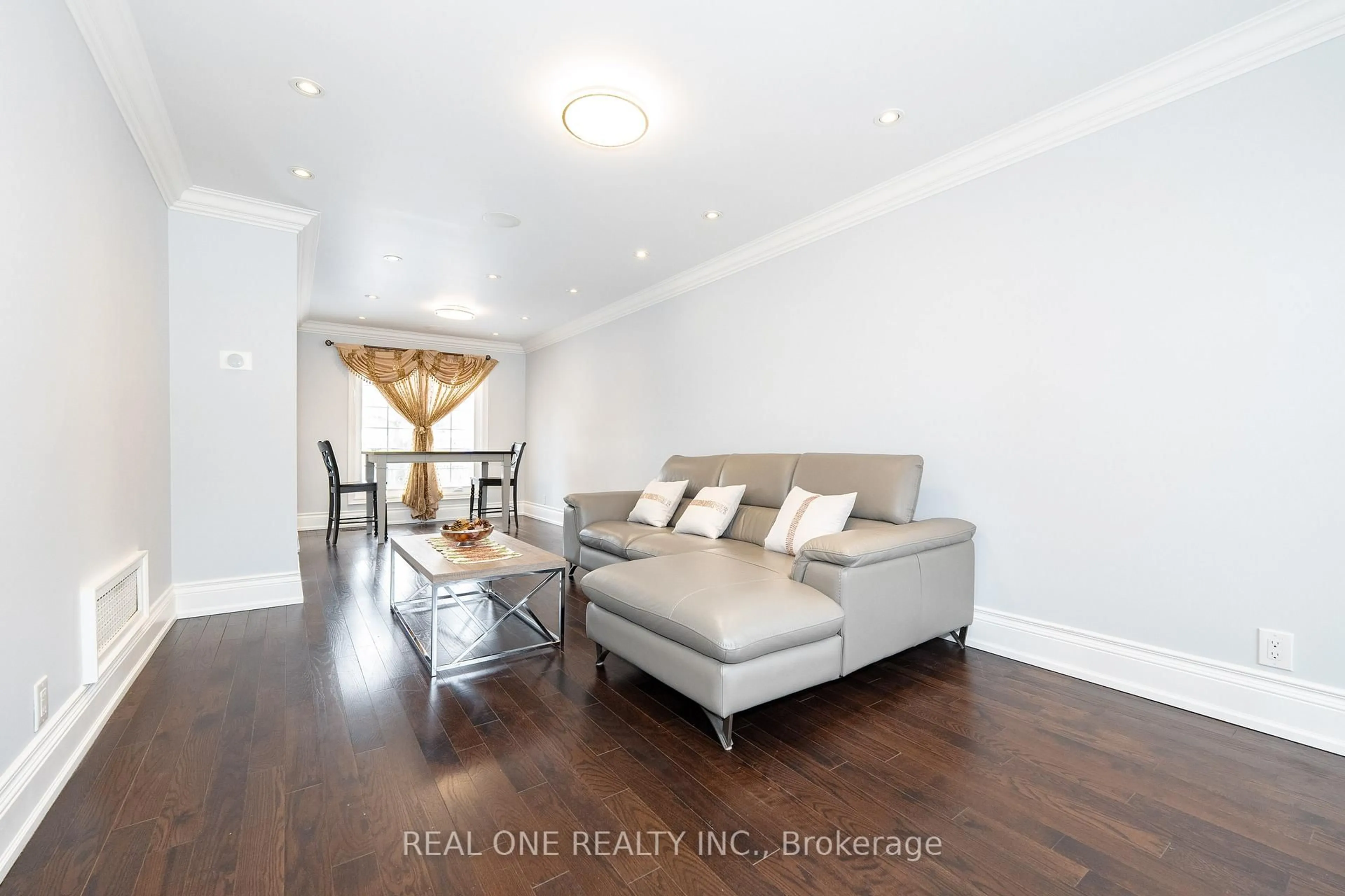 Living room with furniture, wood/laminate floor for 67 Eleanor Circ, Richmond Hill Ontario L4C 6K6
