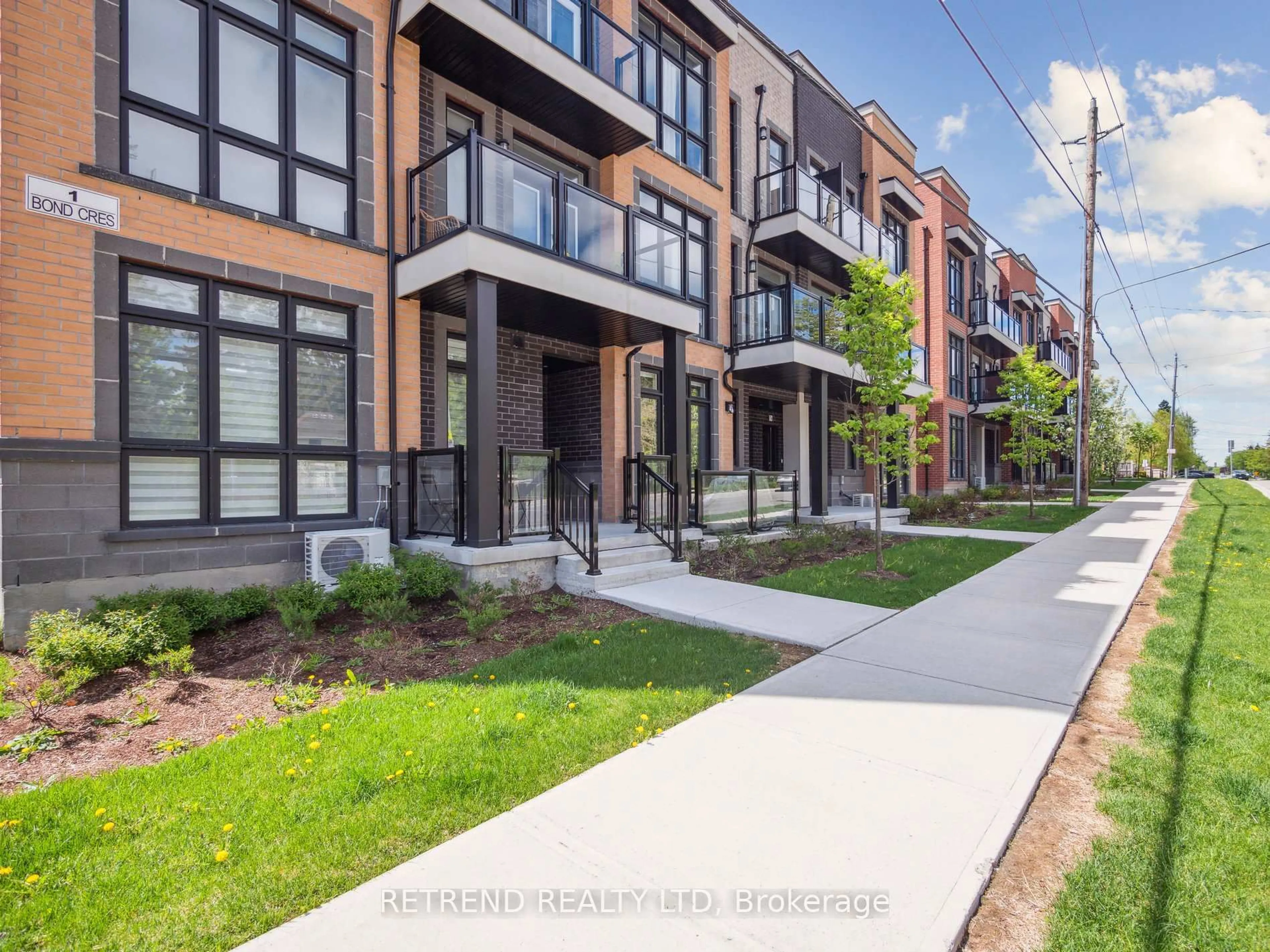 Patio, street for 1 Bond Cres #9, Richmond Hill Ontario L4E 1J4