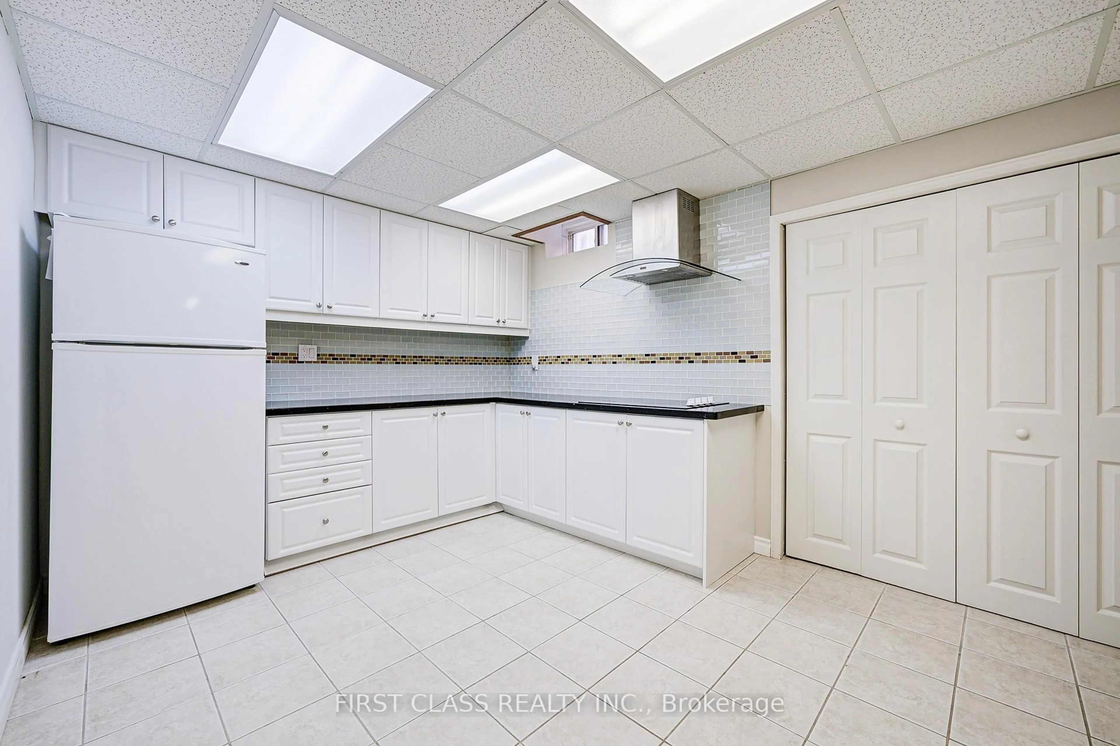 Standard kitchen, ceramic/tile floor for 220 Fred Mclaren Blvd, Markham Ontario L6E 1H3