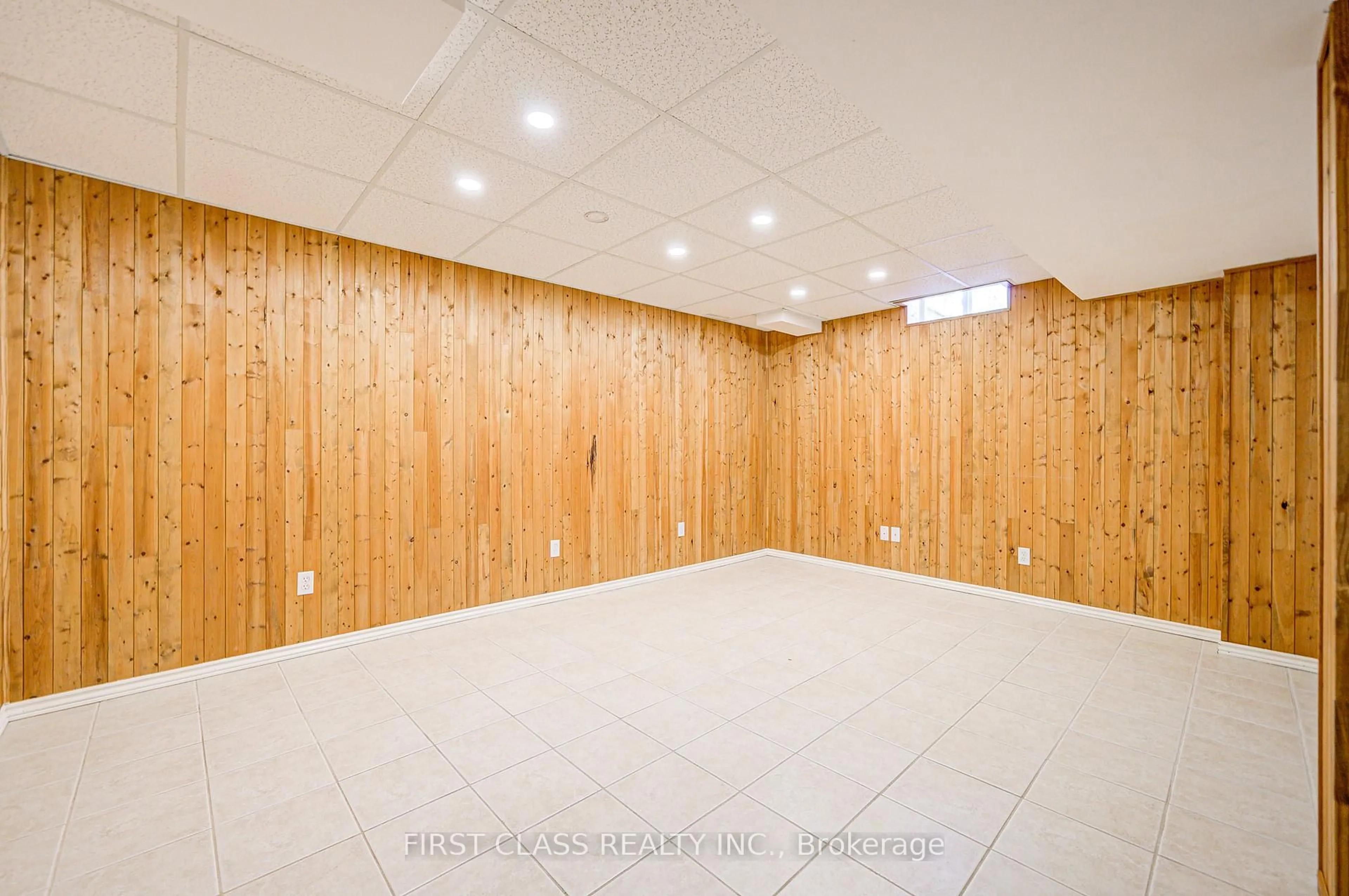 Indoor foyer for 220 Fred Mclaren Blvd, Markham Ontario L6E 1H3
